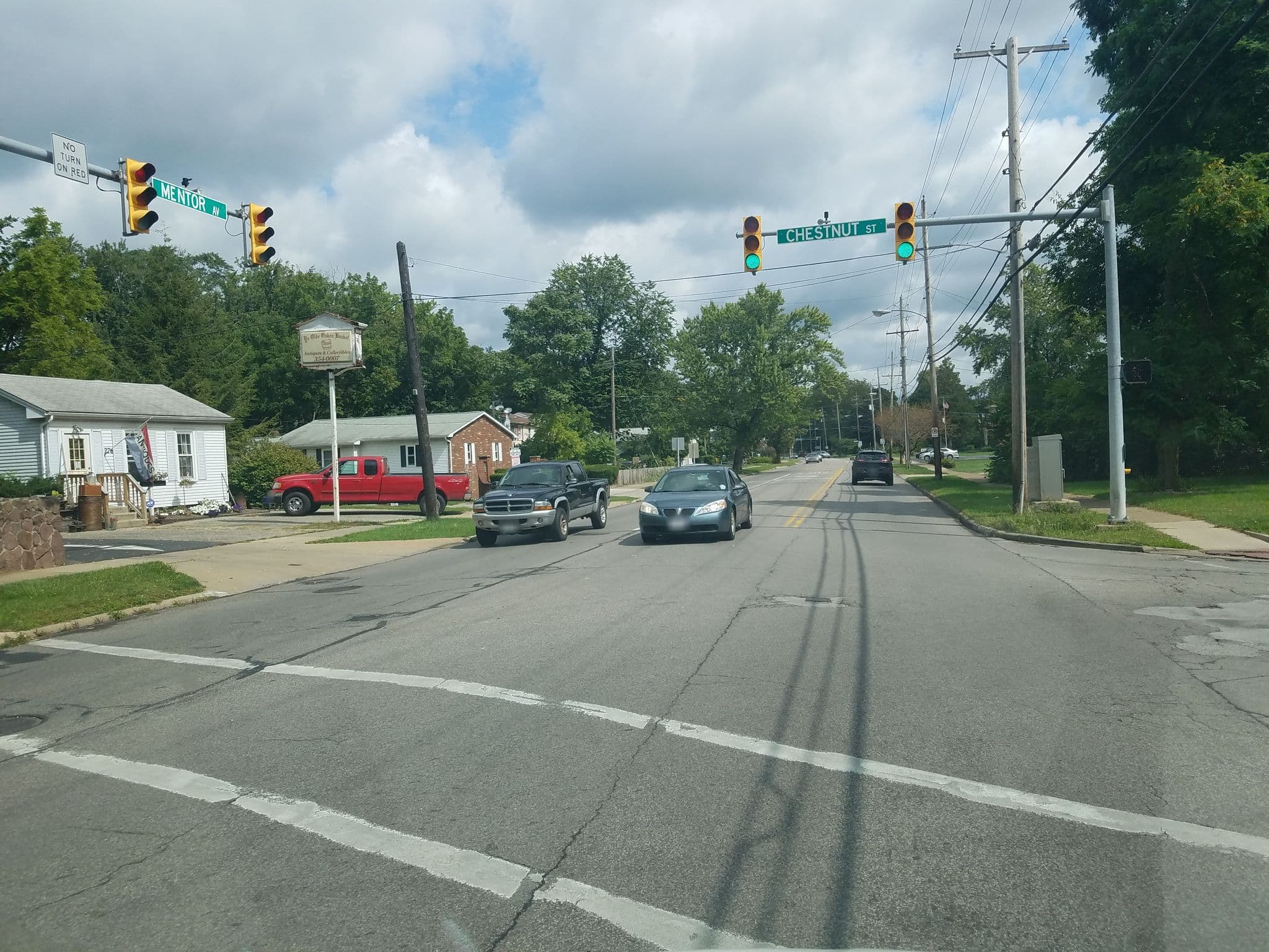 Street view near Rider's Inn, Painesville — © jbthemilker (CC BY-SA · Mapillary)