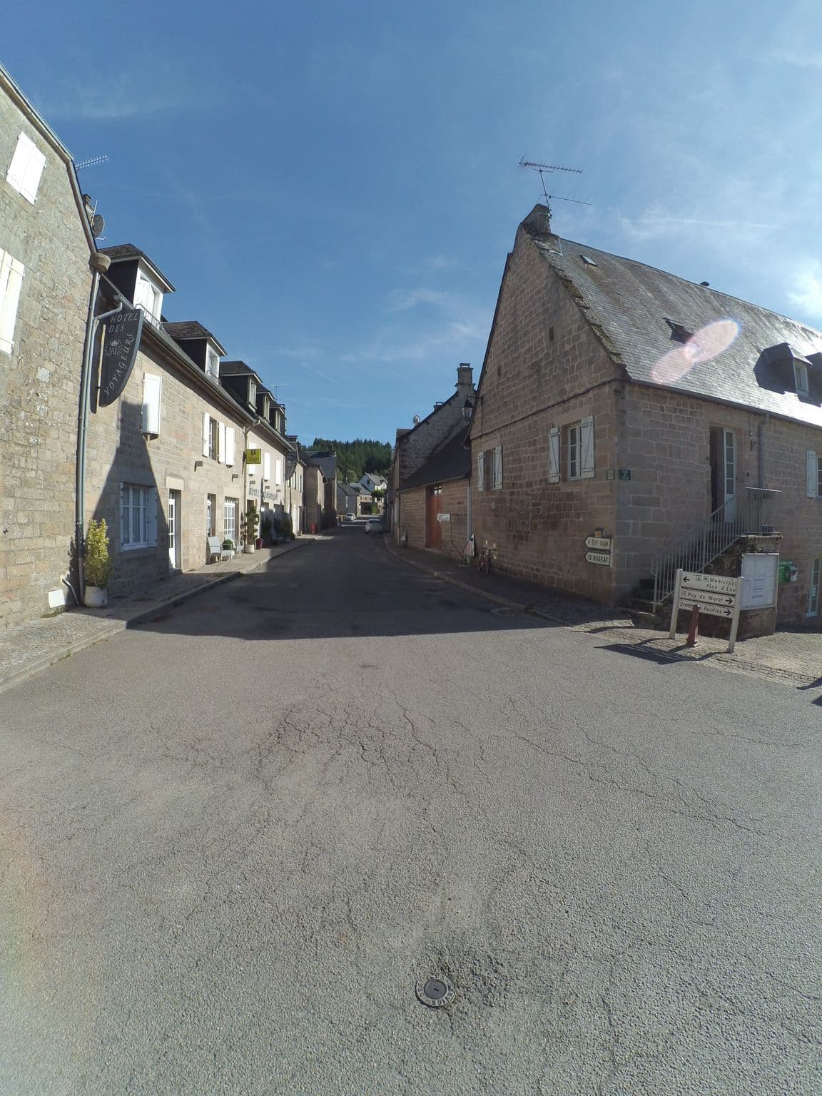 Street view near Hôtel des voyageurs, Bugeat — © stephanep (CC BY-SA · Mapillary)