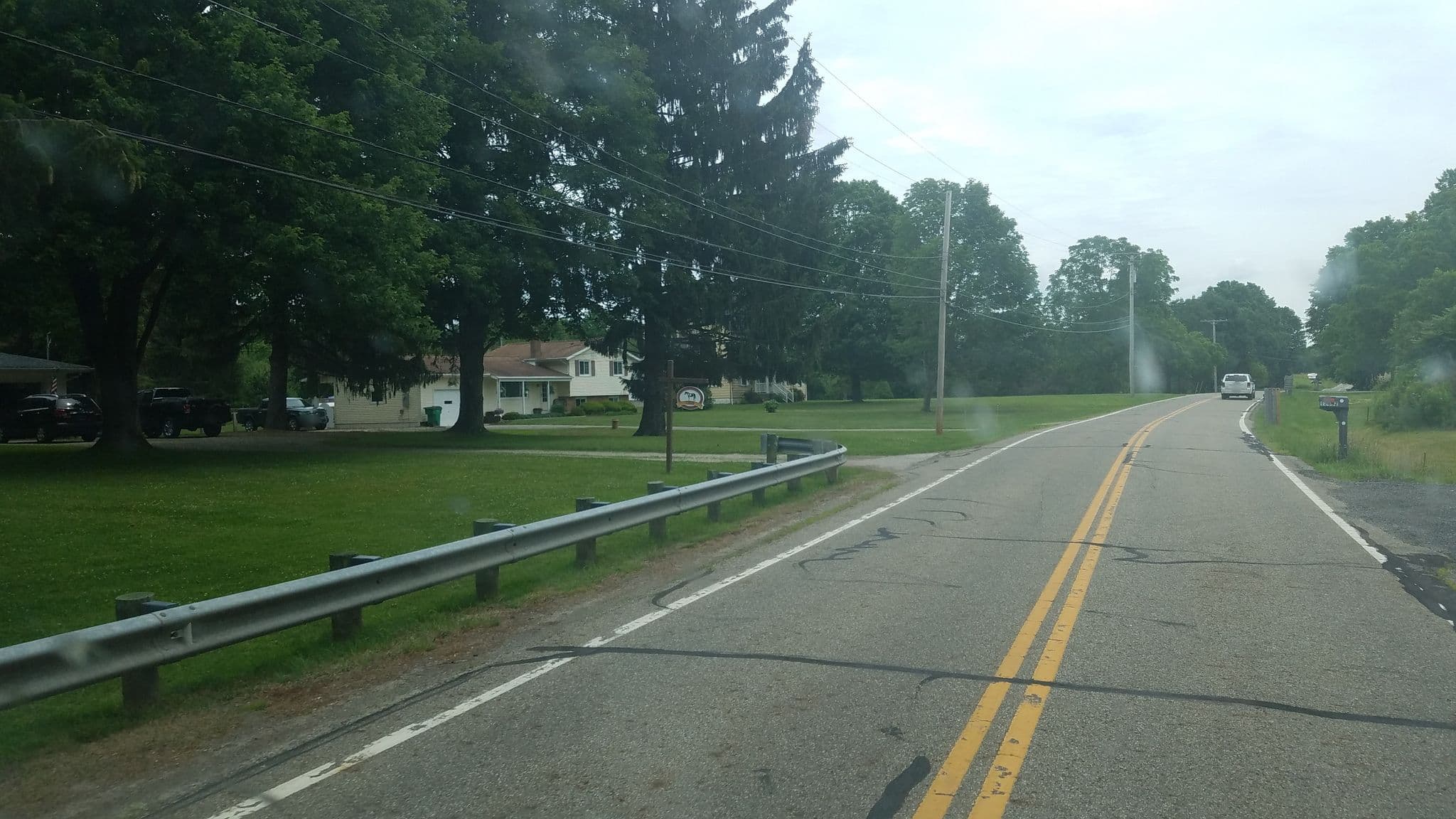 Street view near ultimutt inn (for dogs), Middlefield — © jbthemilker (CC BY-SA · Mapillary)
