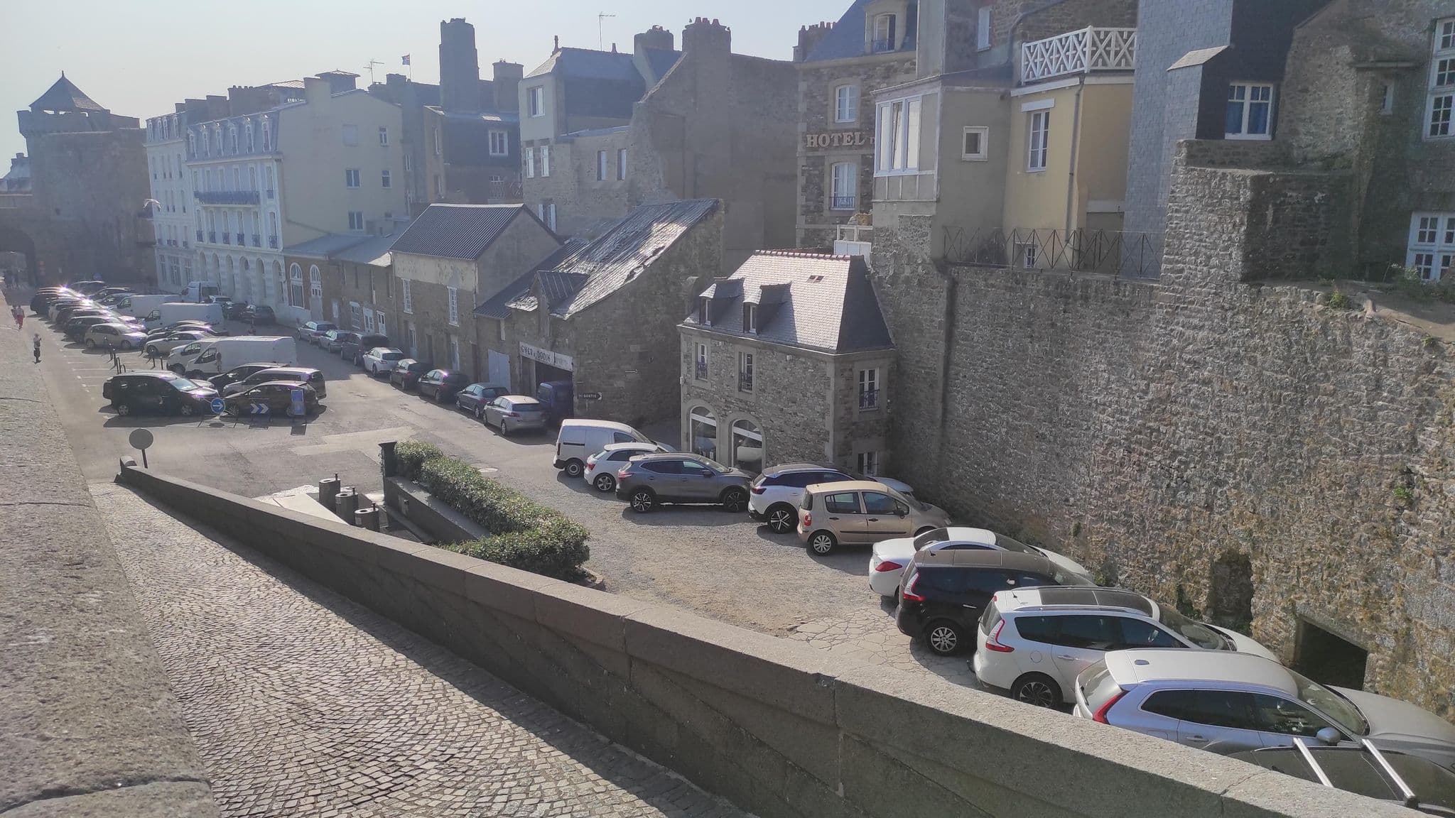 Street view near Hôtel de la Cité, Saint-Malo — © yod4z (CC BY-SA · Mapillary)