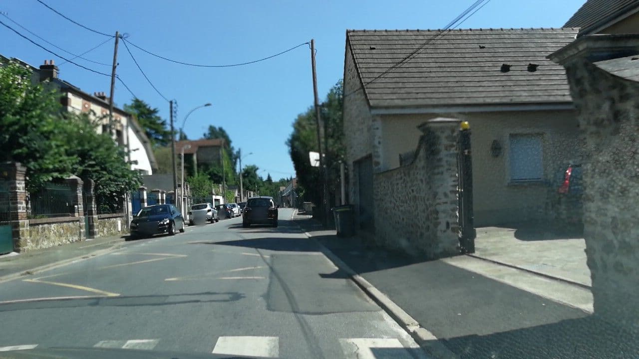 Street view near Gîte de Chevreuse, Chevreuse — © jerome_pietri (CC BY-SA · Mapillary)