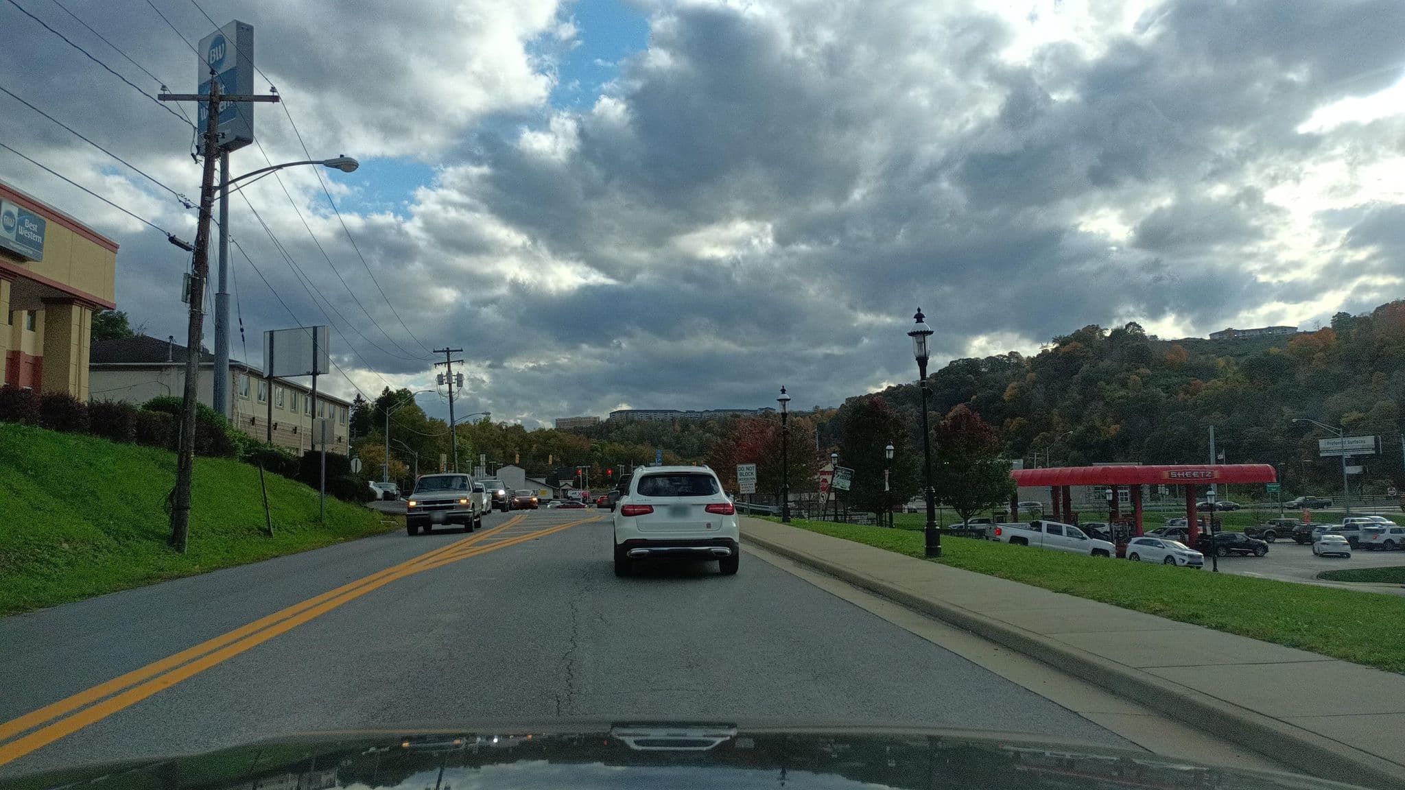 Street view near Best Western Mountaineer Inn, Westover — © apmwa (CC BY-SA · Mapillary)