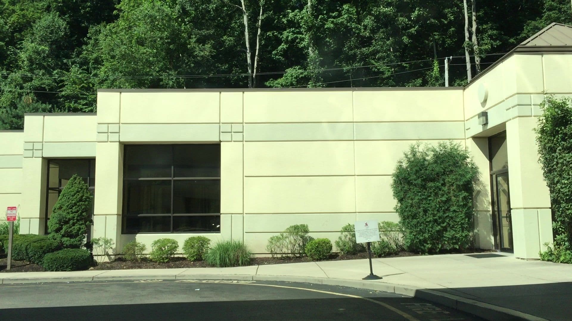 Street view near Ivcwhh Pittsburgh, Enlow — © lvl5 (CC BY-SA · Mapillary)