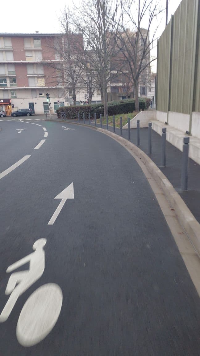 Street view near Ibis, Nogent-sur-Marne — © didier2020 (CC BY-SA · Mapillary)