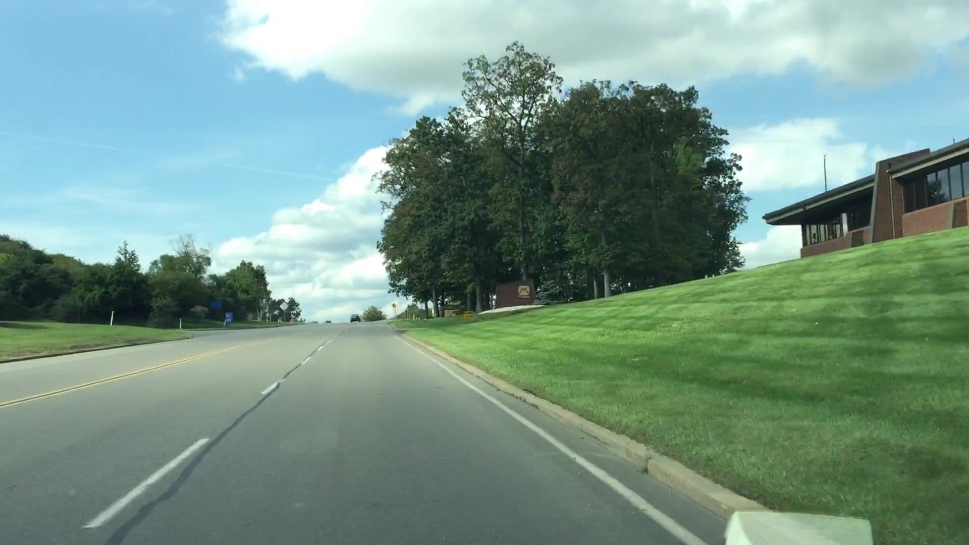 Street view near Complimentary Breakfast, Cranberry Township — © lvl5 (CC BY-SA · Mapillary)