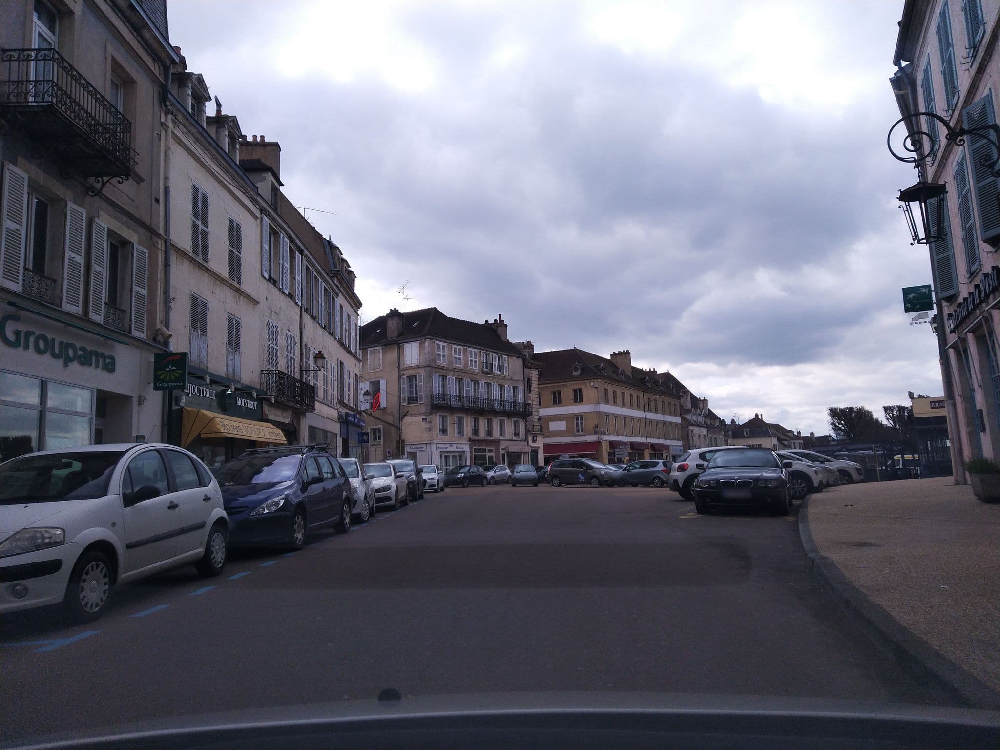 Street view near Hôtel de la Poste, Avallon — © plumf (CC BY-SA · Mapillary)