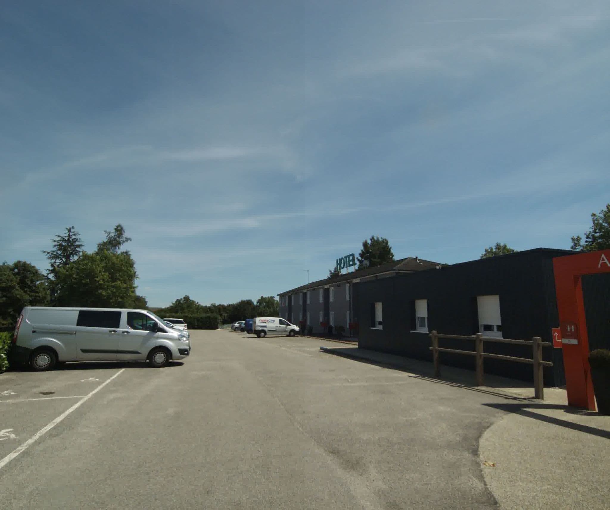 Street view near Fasthôtel, Laval — © sogefi (CC BY-SA · Mapillary)