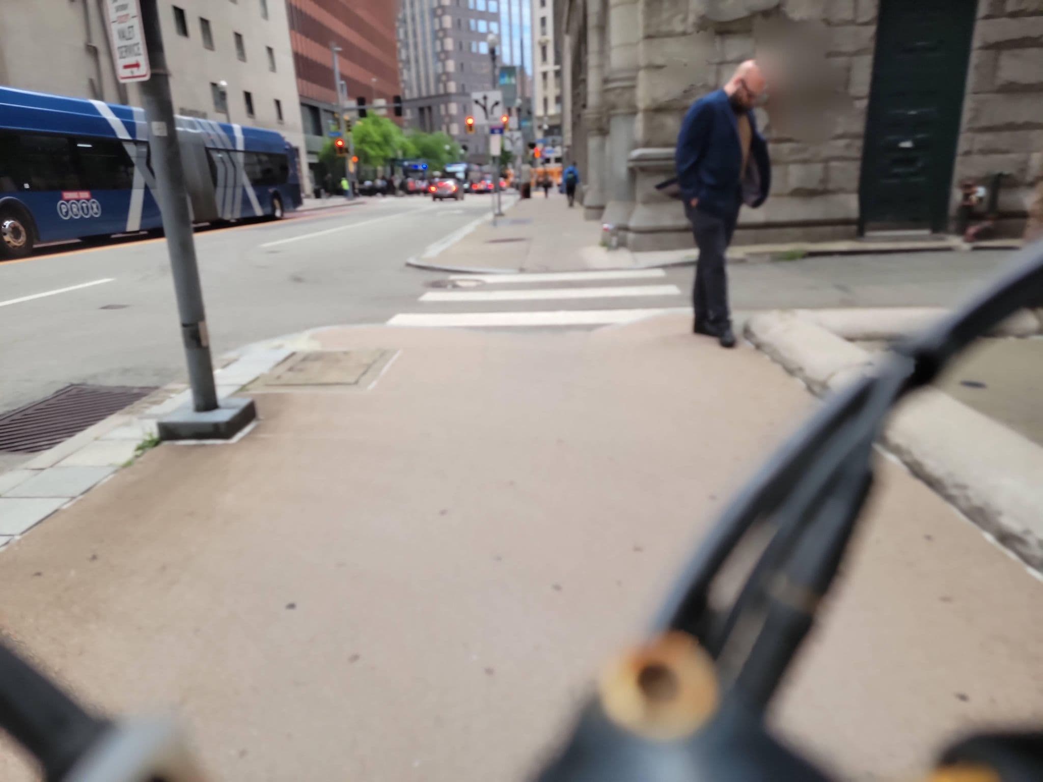 Street view near Duquesne Club, Pittsburgh — © korawichkavee (CC BY-SA · Mapillary)
