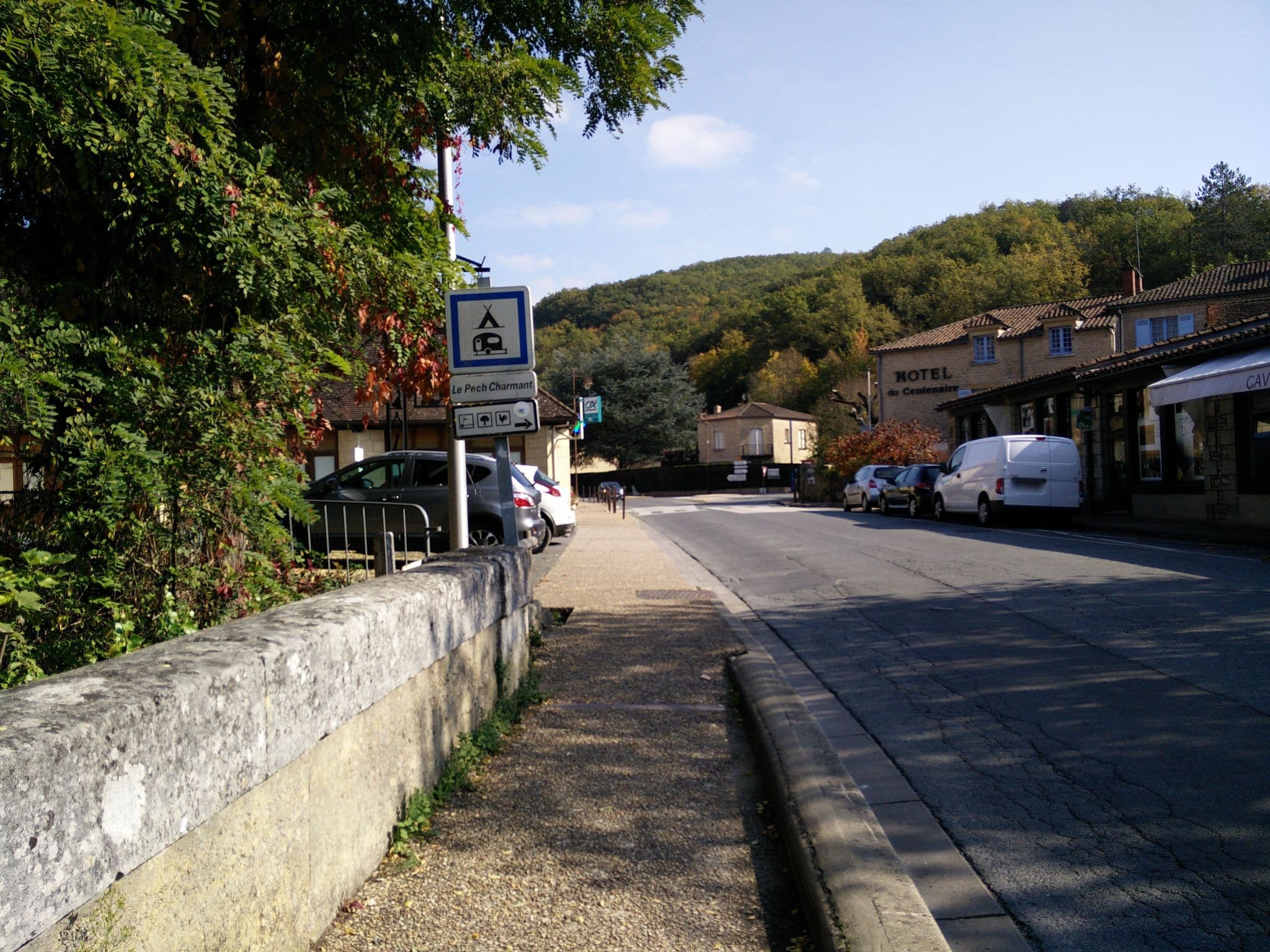 Street view near Hôtel de la Beune, Le Bugue — © volucris (CC BY-SA · Mapillary)