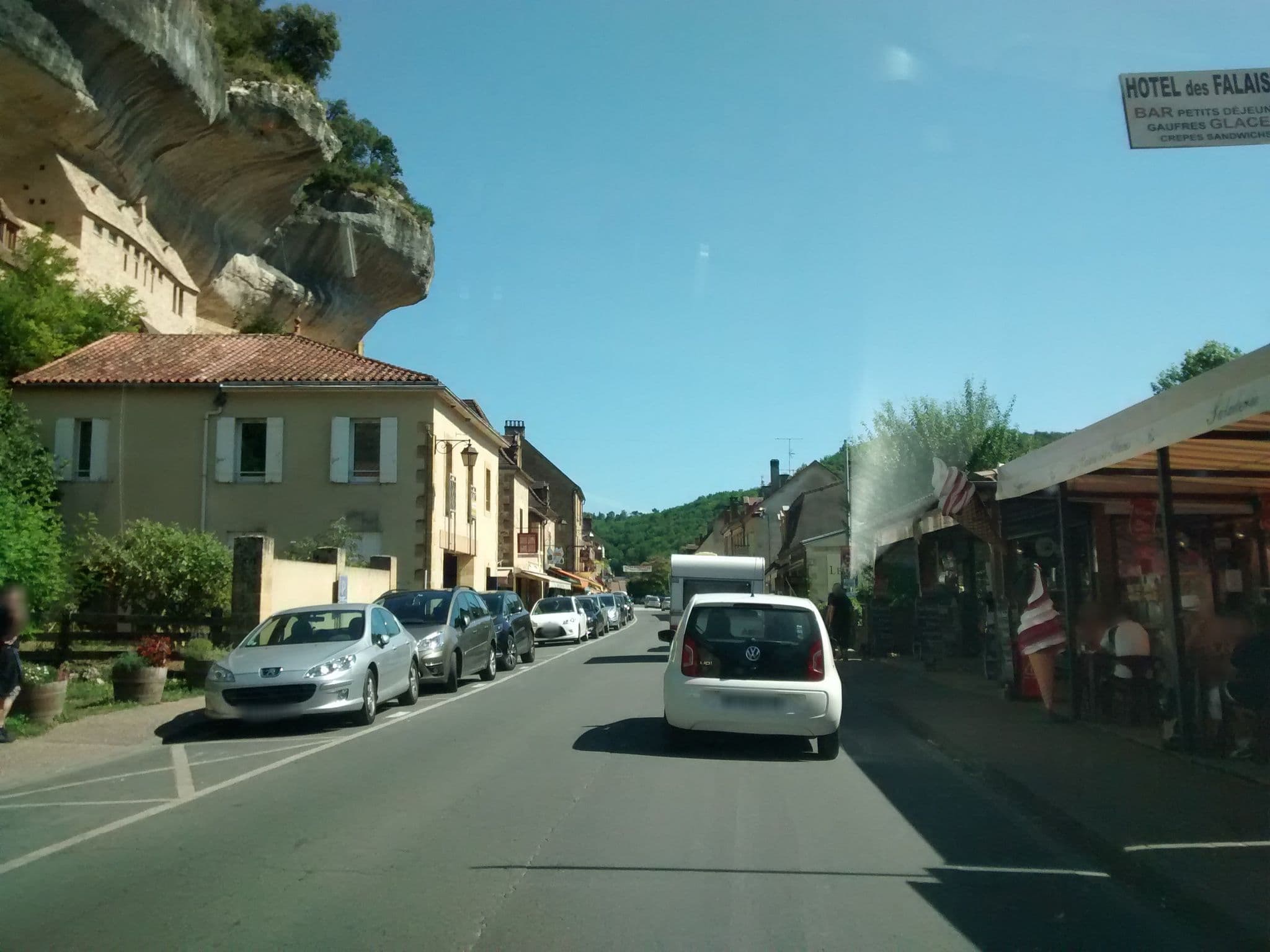 Street view near Hôtel Les Falaises, Le Bugue — © egofer (CC BY-SA · Mapillary)