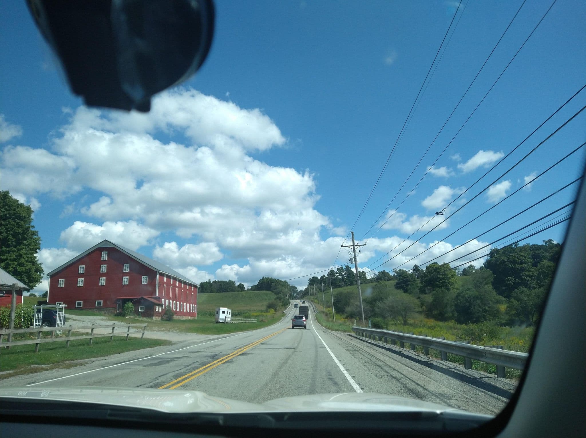 Street view near Glades Pike Inn, Friedens — © tmikesic (CC BY-SA · Mapillary)