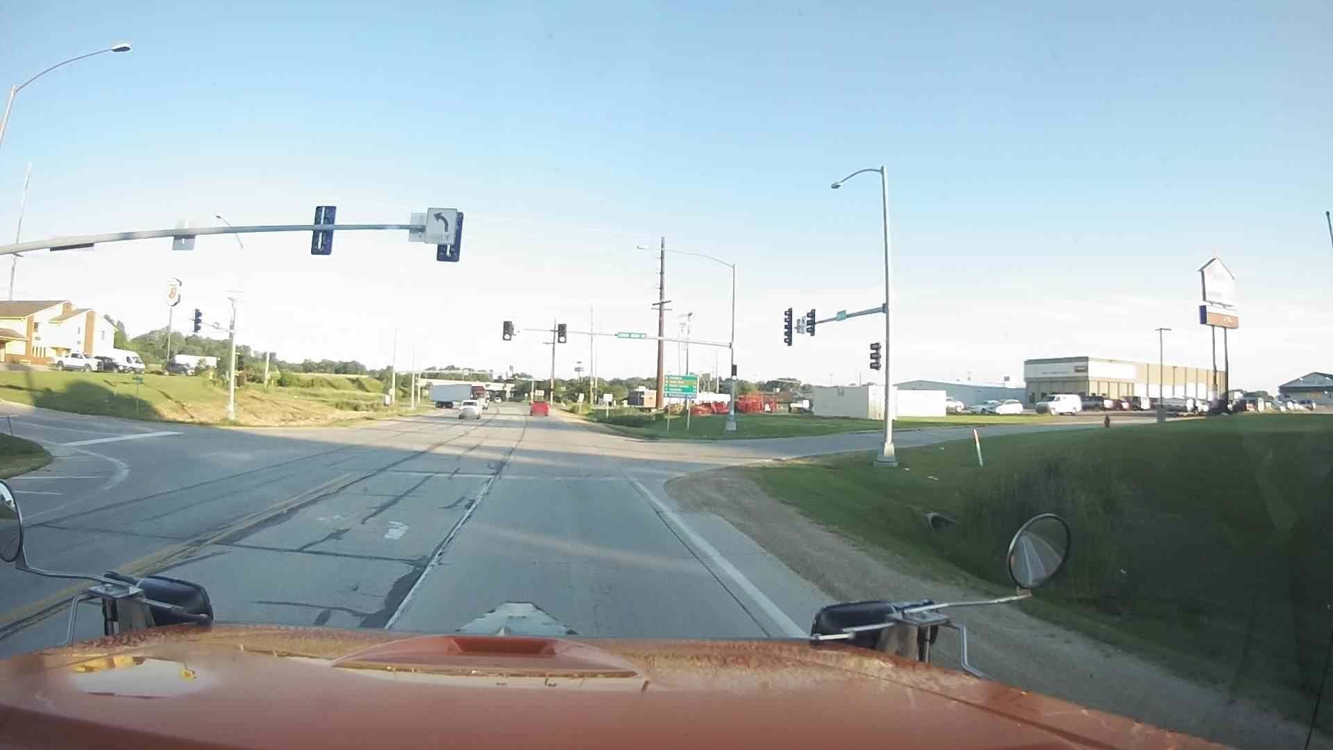 Street view near Wyndham Hotels & Resorts, Anamosa — © drunneals1 (CC BY-SA · Mapillary)