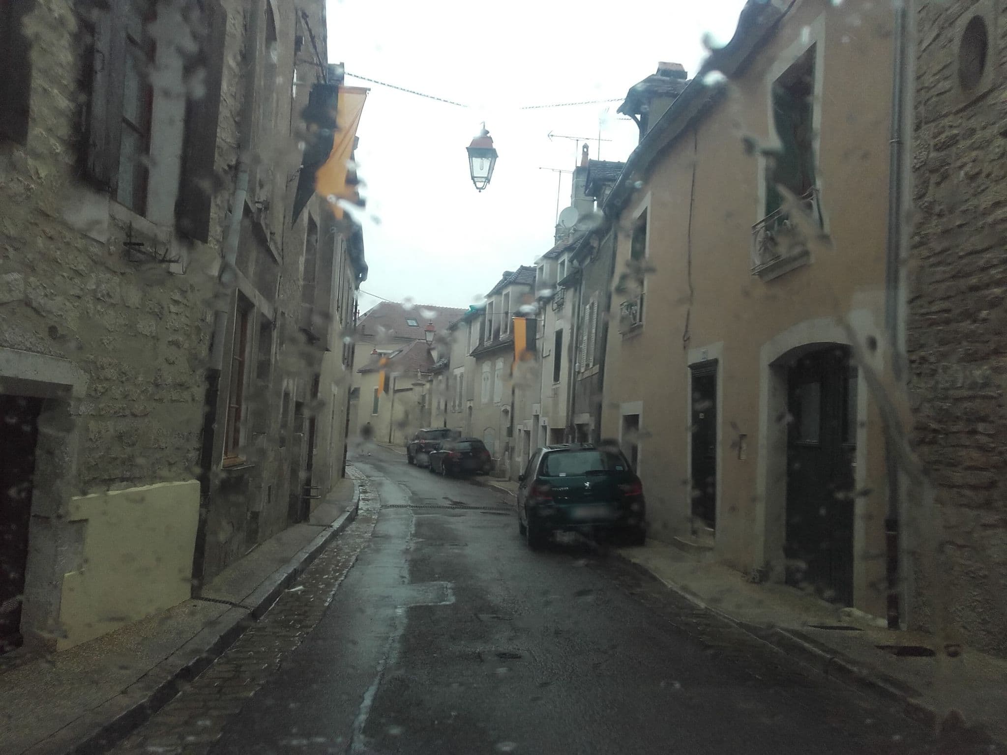 Street view near Hôtel du Vieux Moulin, Chablis — © alexcorioze (CC BY-SA · Mapillary)