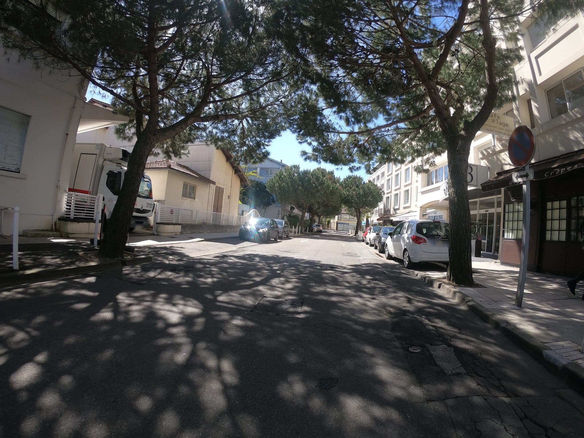 Street view near Le B d'Arcachon, Arcachon — © gitouche (CC BY-SA · Mapillary)