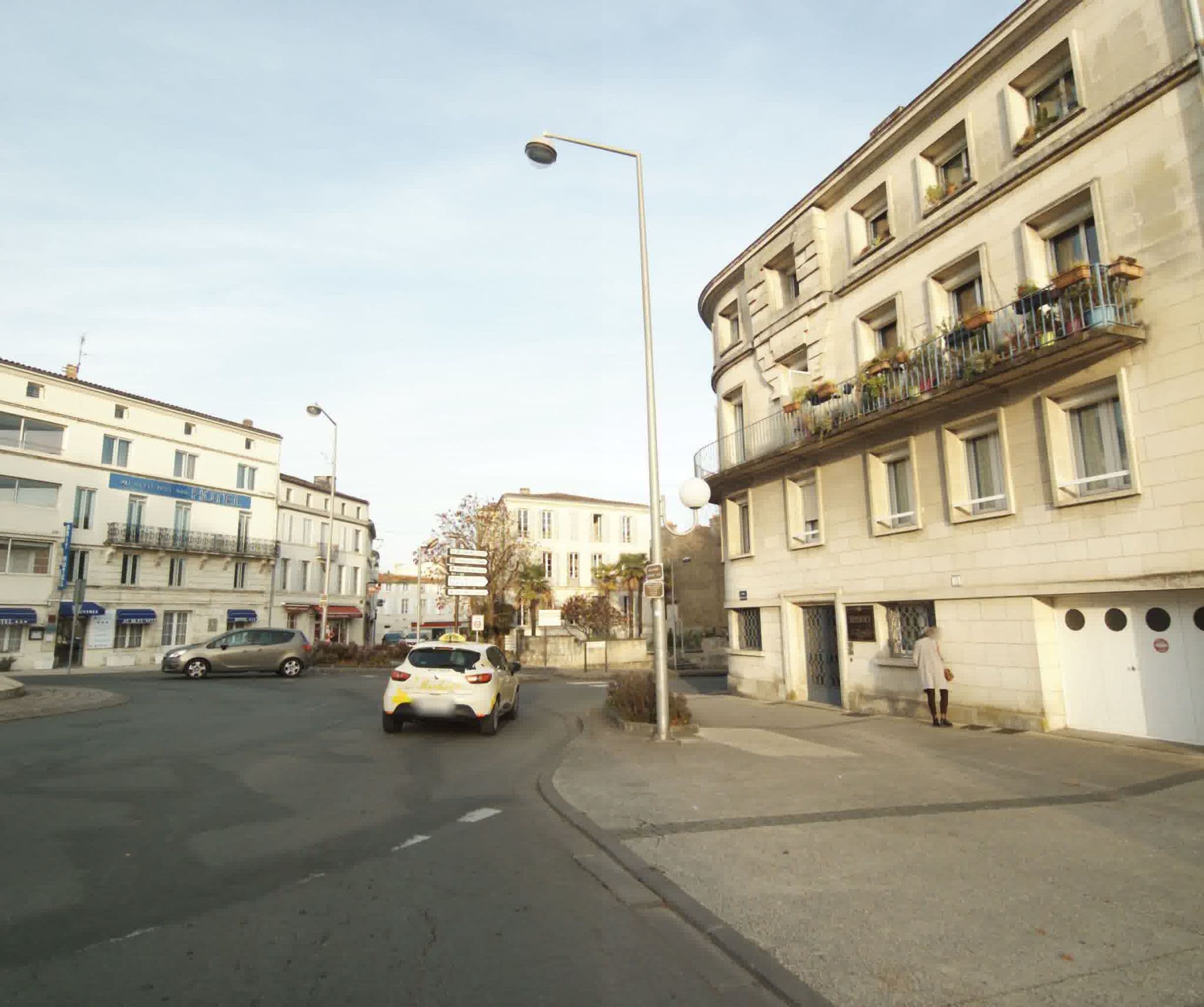Street view near Brit'Hôtel, Saintes — © sogefi (CC BY-SA · Mapillary)