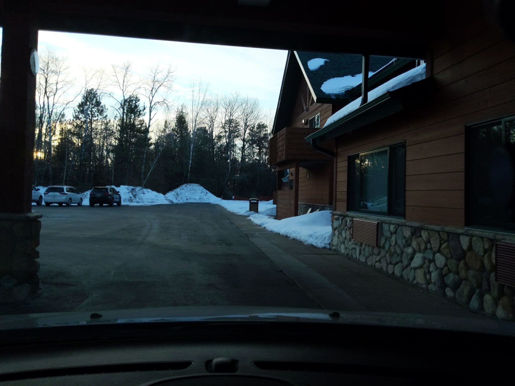Street view near Comfort Suites, Little Round Lake — © iandees (CC BY-SA · Mapillary)