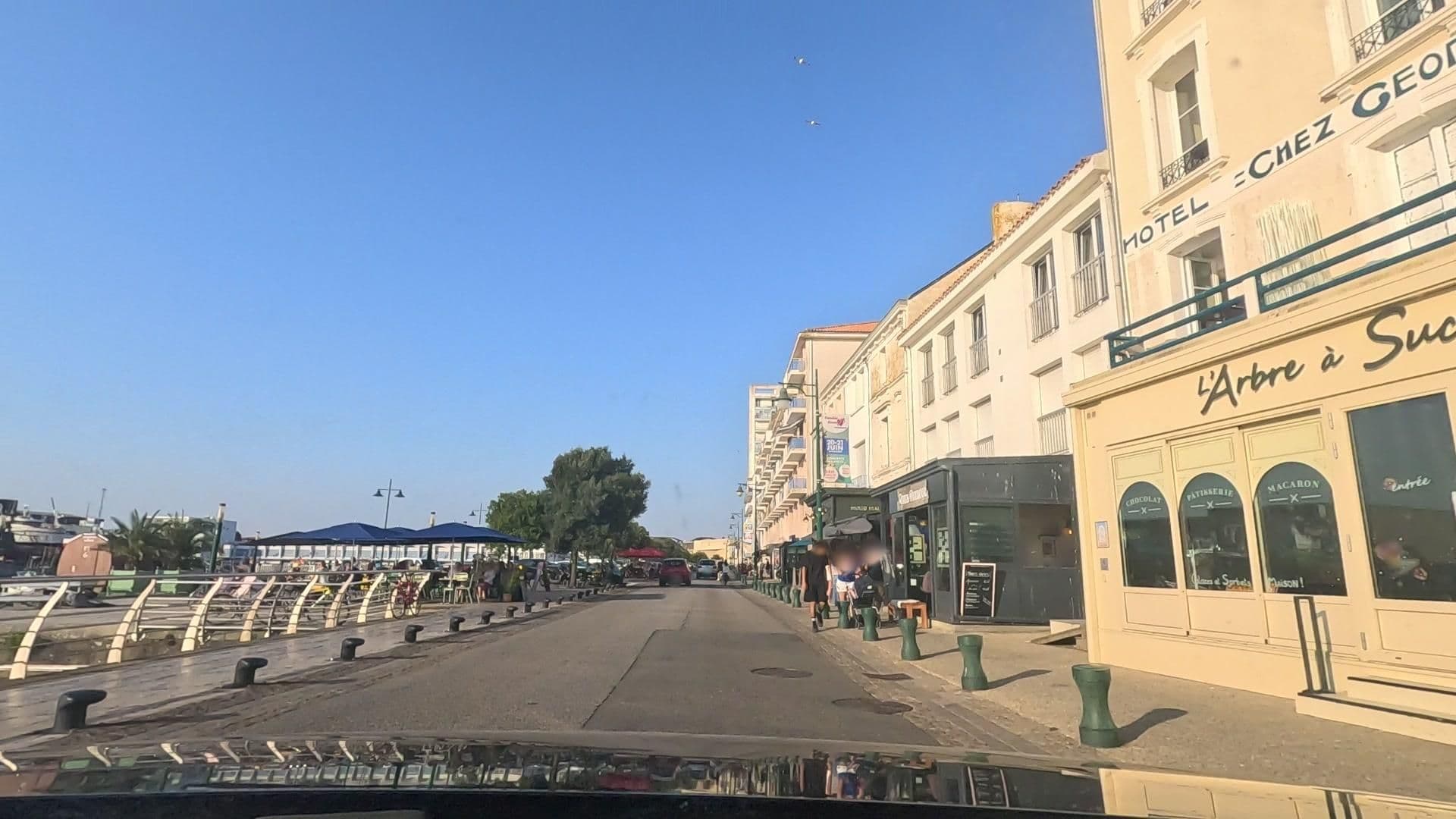 Street view near Chez Georges, Les Sables-d'Olonne — © uwekoch (CC BY-SA · Mapillary)