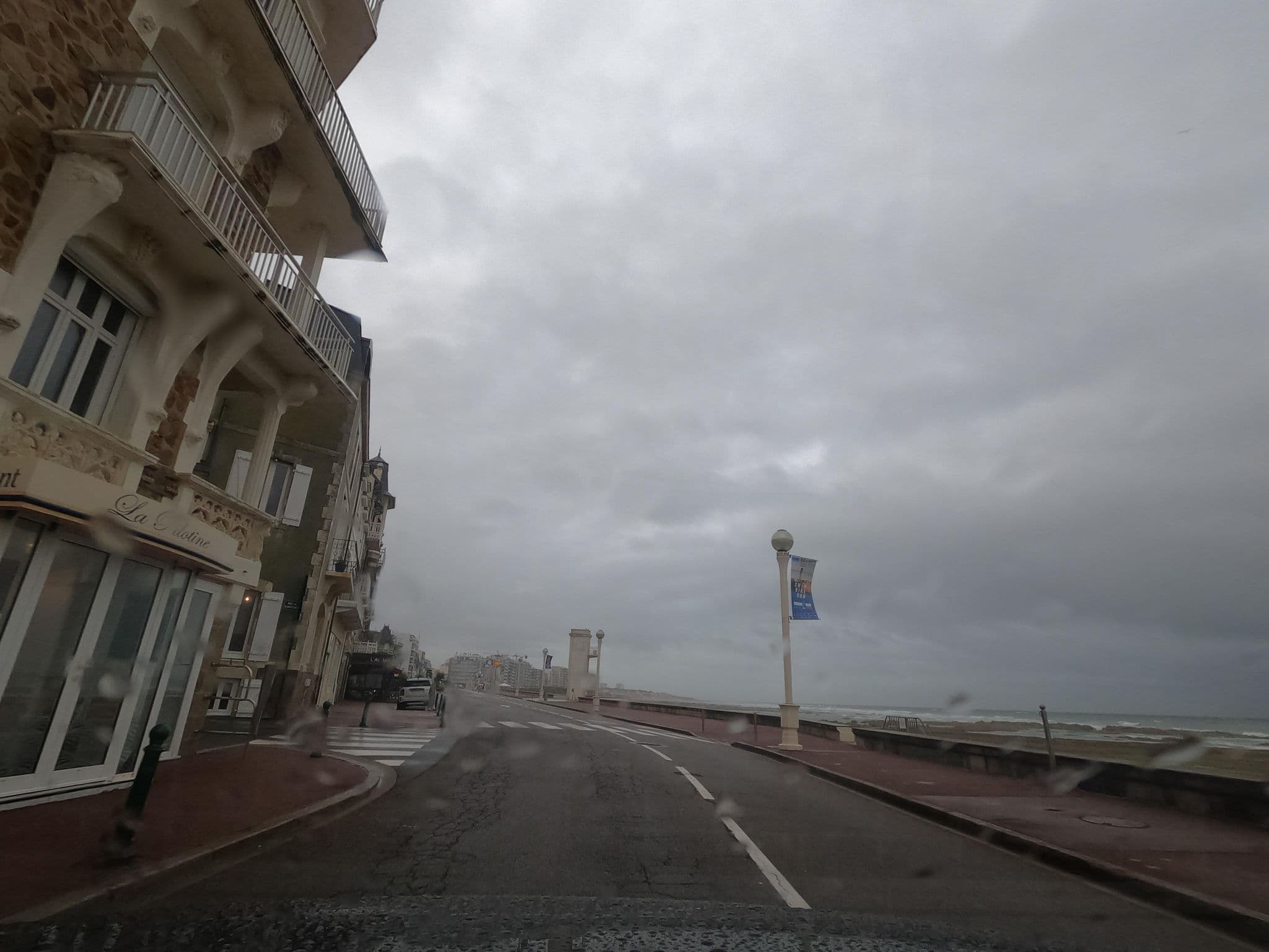 Street view near Best Western Hôtel Les Roches Noires, Les Sables-d'Olonne — © uwekoch (CC BY-SA · Mapillary)
