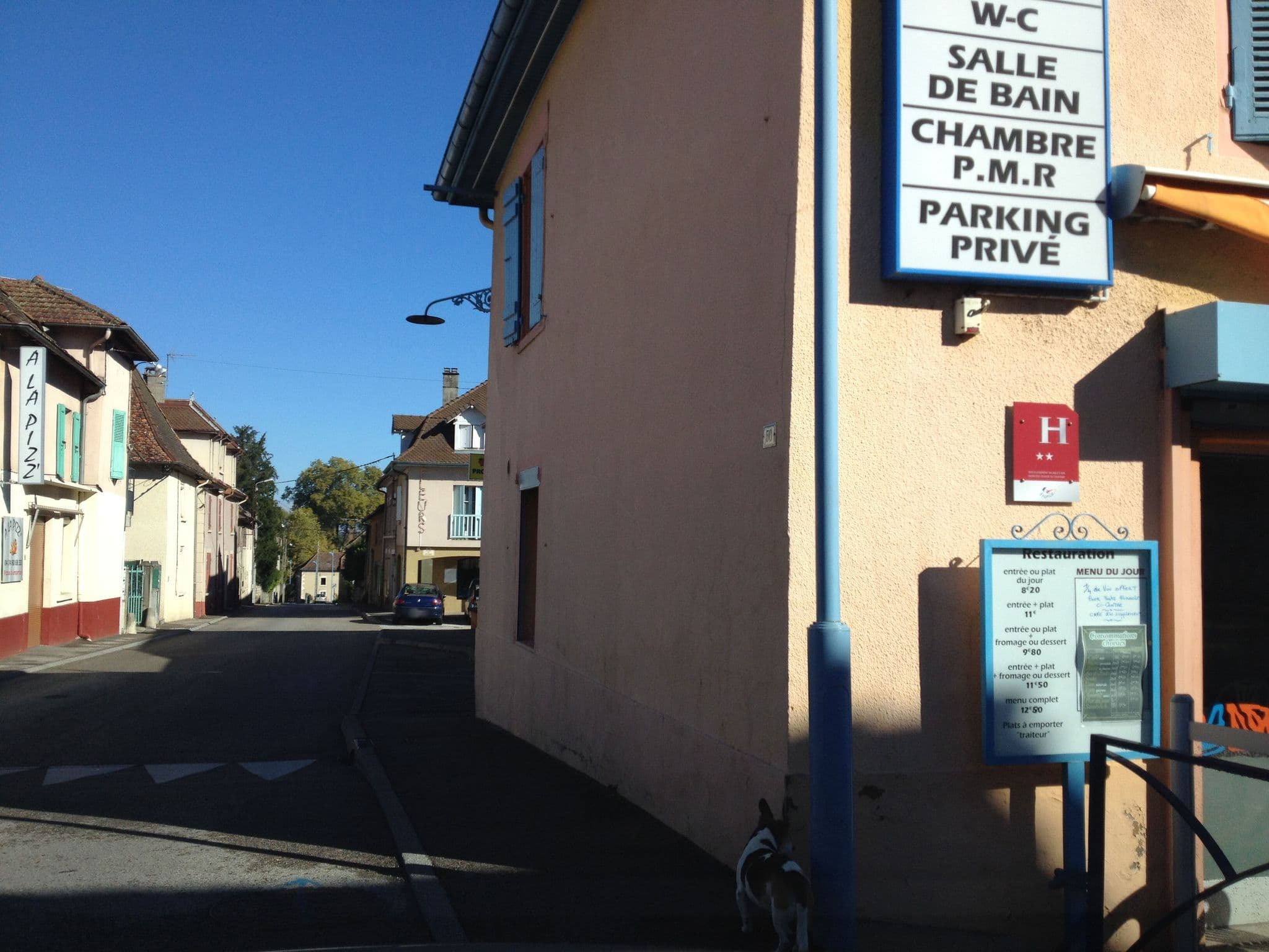Street view near Hôtel des Voyageurs, Curtin — © pgiraud (CC BY-SA · Mapillary)