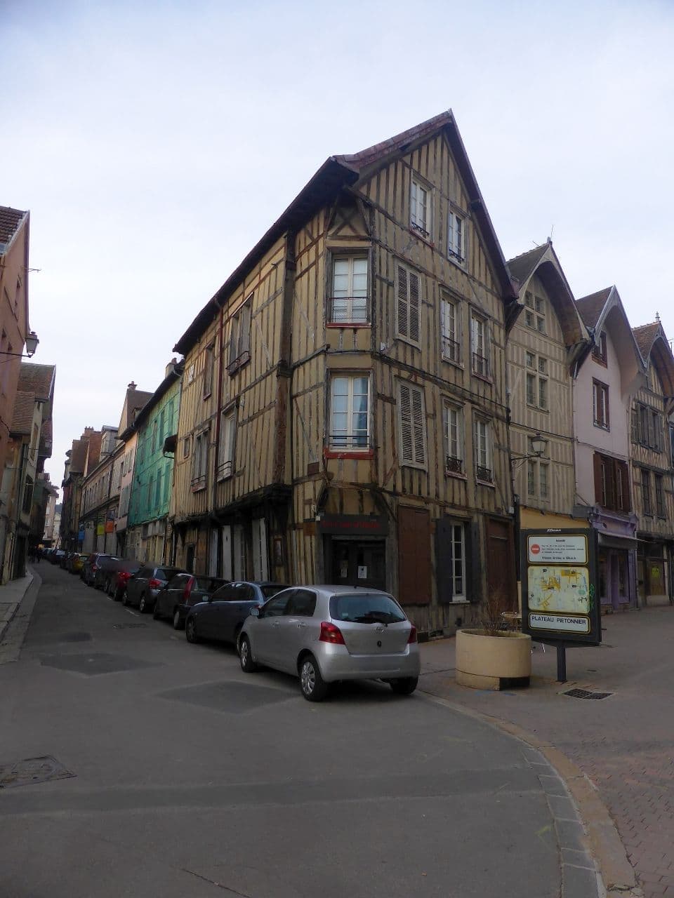 Street view near Arlequin, Troyes — © sarant (CC BY-SA · Mapillary)