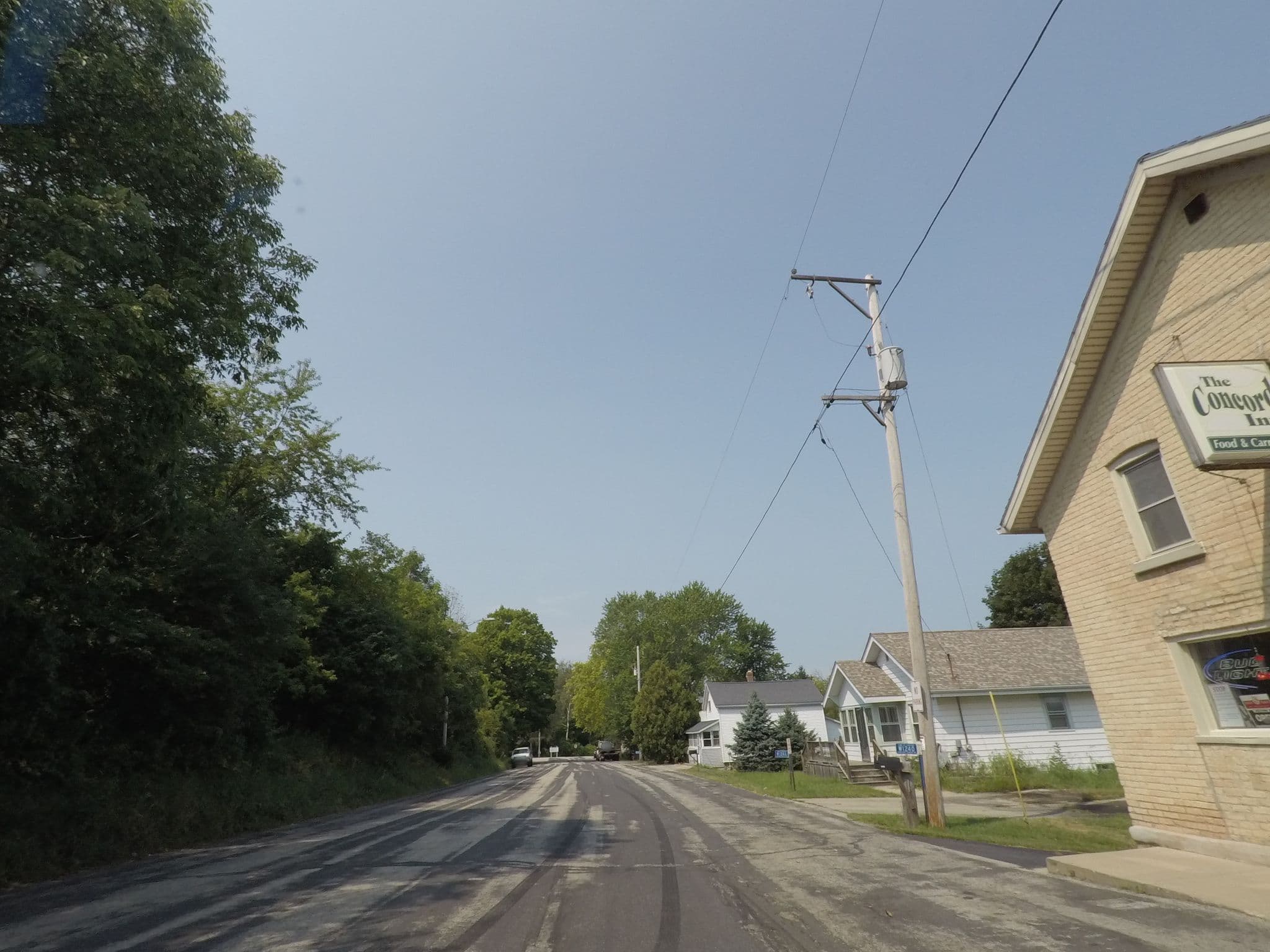 Street view near Concord Inn, Ixonia — © fta (CC BY-SA · Mapillary)