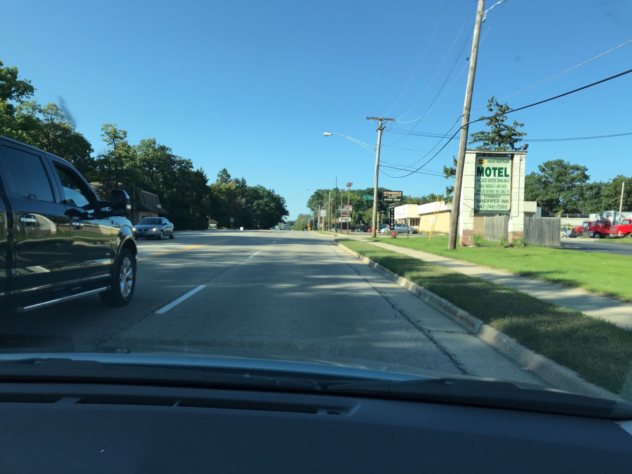 Street view near Sandpiper Inn Winthrop Harbor, Winthrop Harbor — © leonid_k (CC BY-SA · Mapillary)