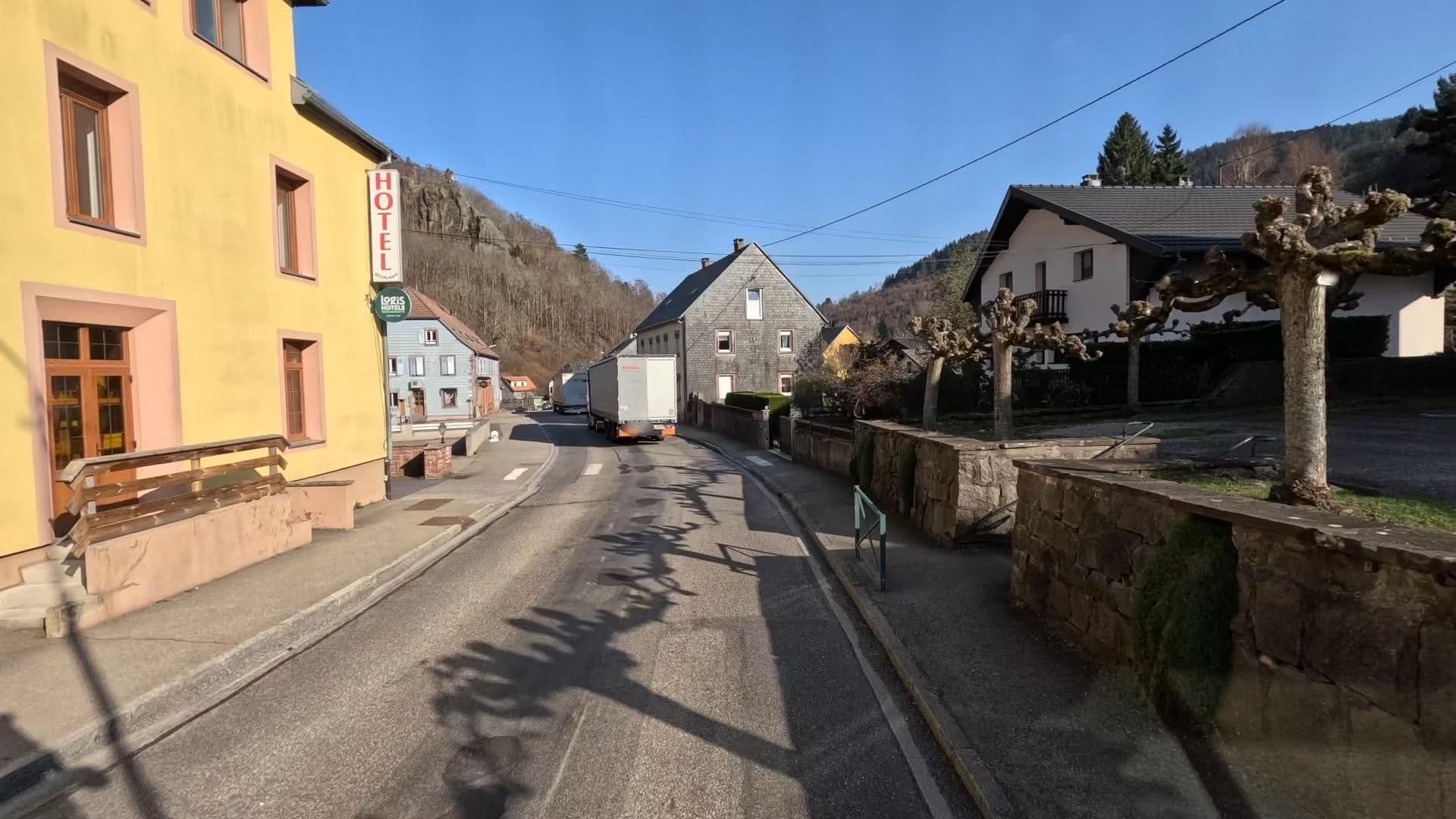 Street view near Restaurant la Béhine, Lapoutroie — © bct (CC BY-SA · Mapillary)