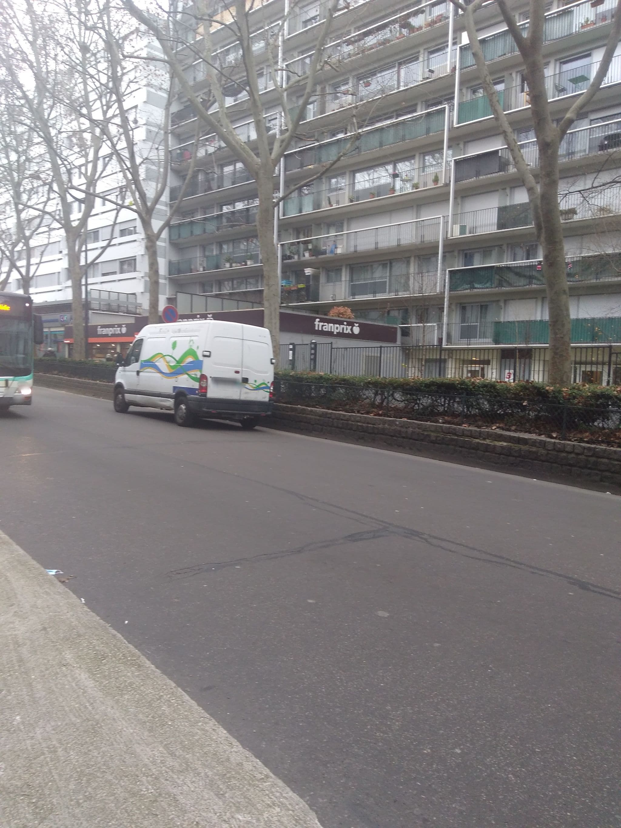 Street view near Hôtel Lumières, Paris 18 Buttes-Montmartre — © nlehuby (CC BY-SA · Mapillary)