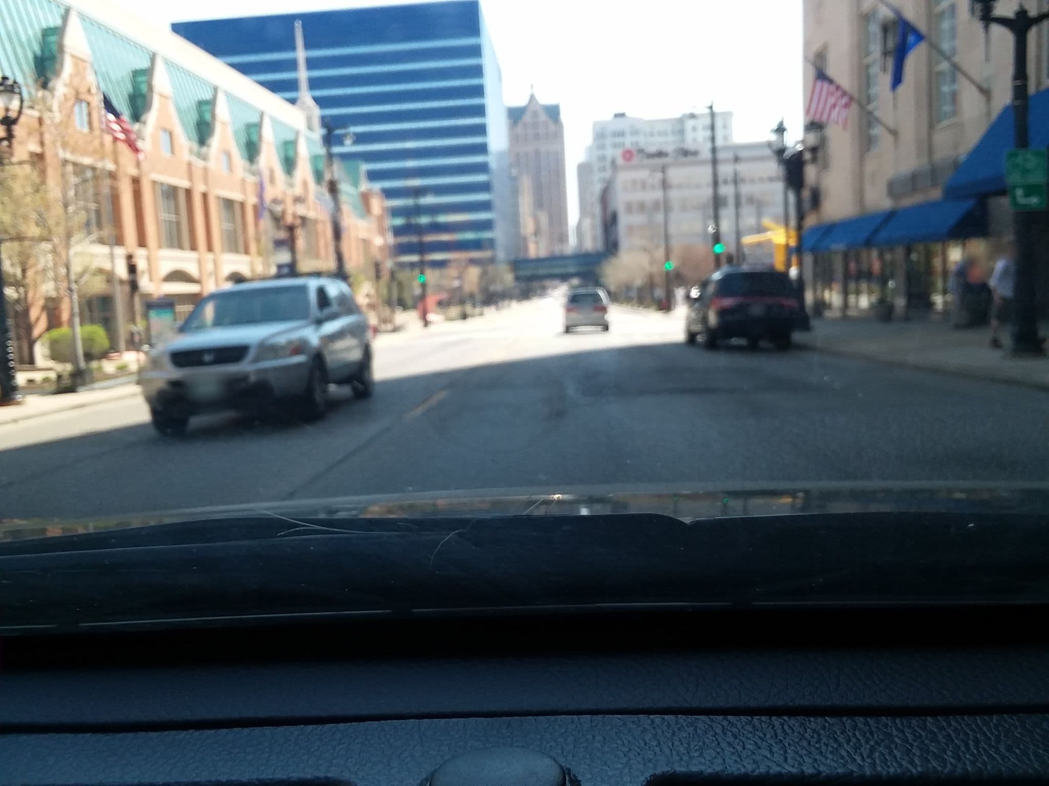 Street view near Governor's Suite, Milwaukee — © aqua12 (CC BY-SA · Mapillary)