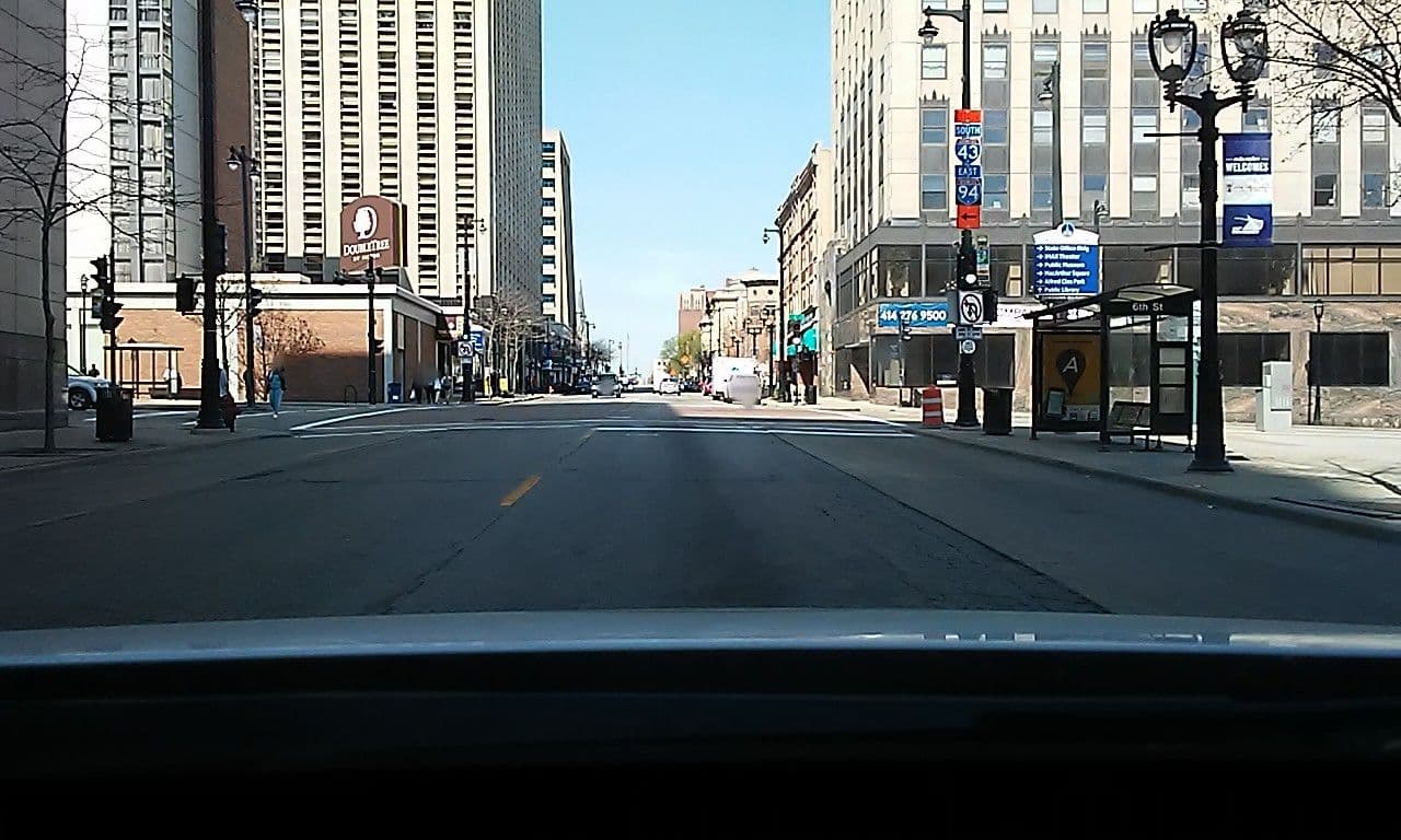 Street view near my comfy bed MKE, Milwaukee — © aqua01 (CC BY-SA · Mapillary)