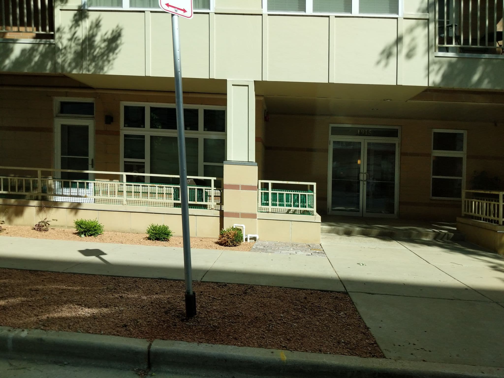Street view near Riverbridge Condominium Association, Milwaukee — © iandees (CC BY-SA · Mapillary)