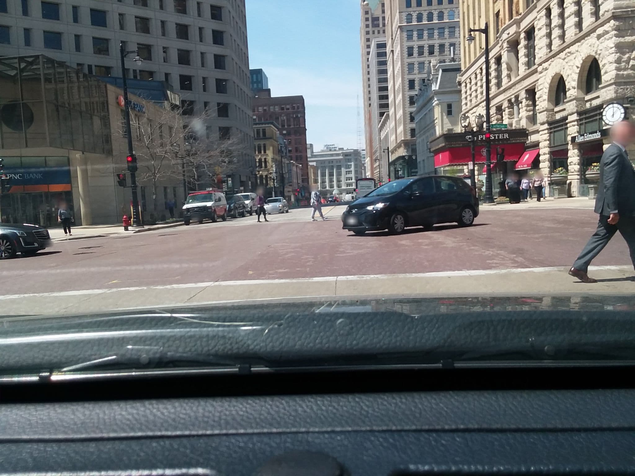 Street view near The Pfister Bellstand, Milwaukee — © aqua12 (CC BY-SA · Mapillary)
