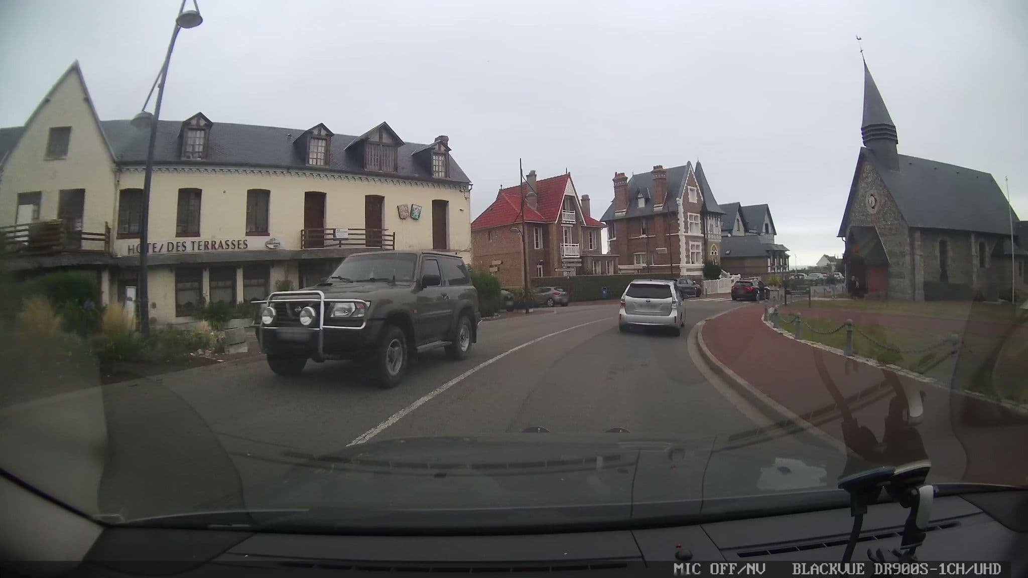 Street view near Hôtel des terrasses, Hautot-sur-Mer — © grobin (CC BY-SA · Mapillary)