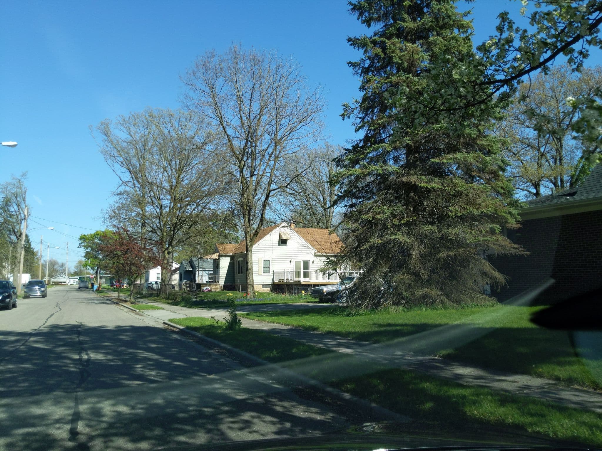 Street view near LaHaine's, Lansing — © treestryder (CC BY-SA · Mapillary)