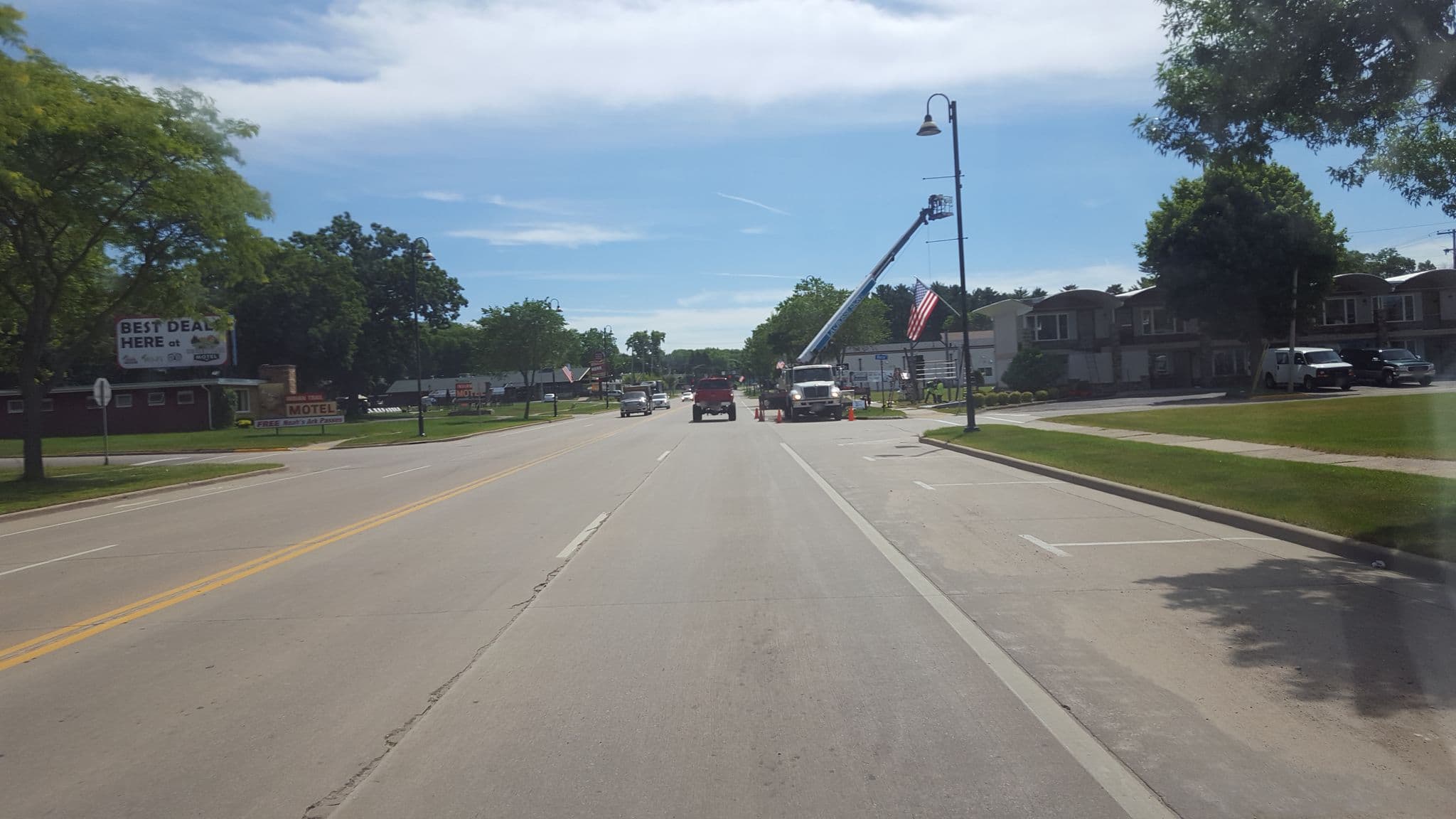 Street view near Varnes Broadway Motel, Wisconsin Dells — © jbthemilker (CC BY-SA · Mapillary)