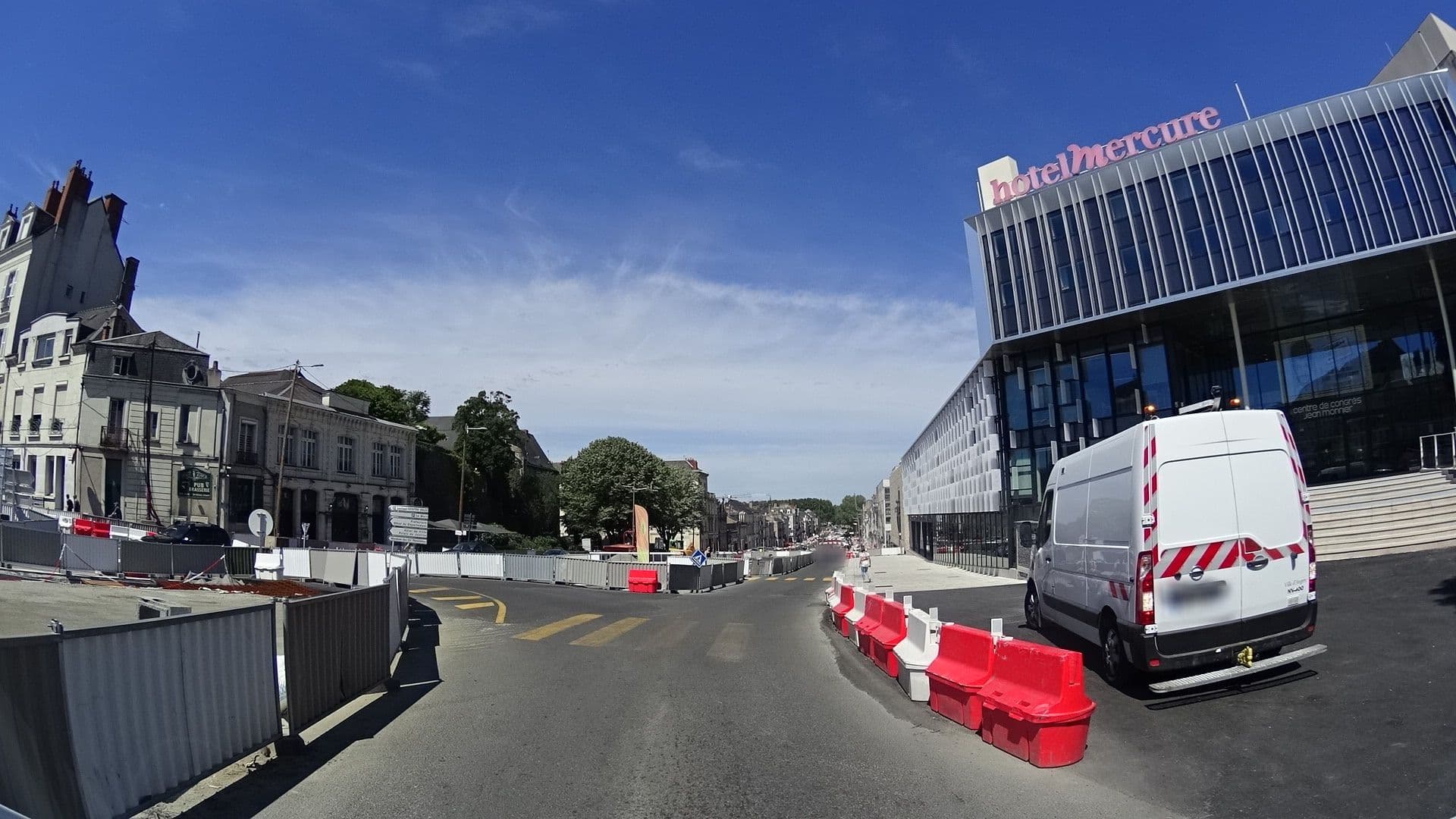 Street view near Hôtel Mercure, Angers — © panieravide (CC BY-SA · Mapillary)