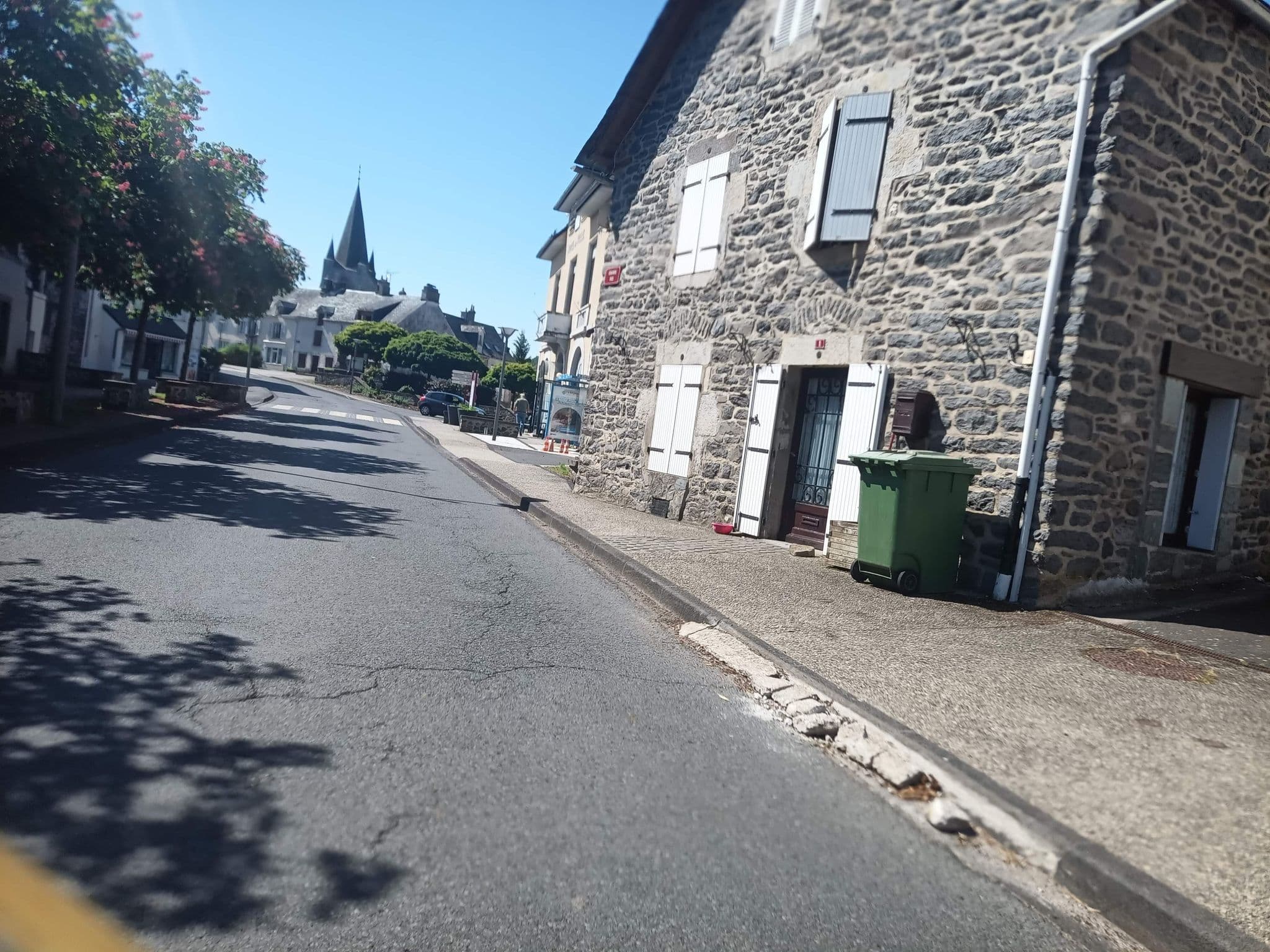 Street view near Hôtel de la poste, Condat — © connermacleod69 (CC BY-SA · Mapillary)