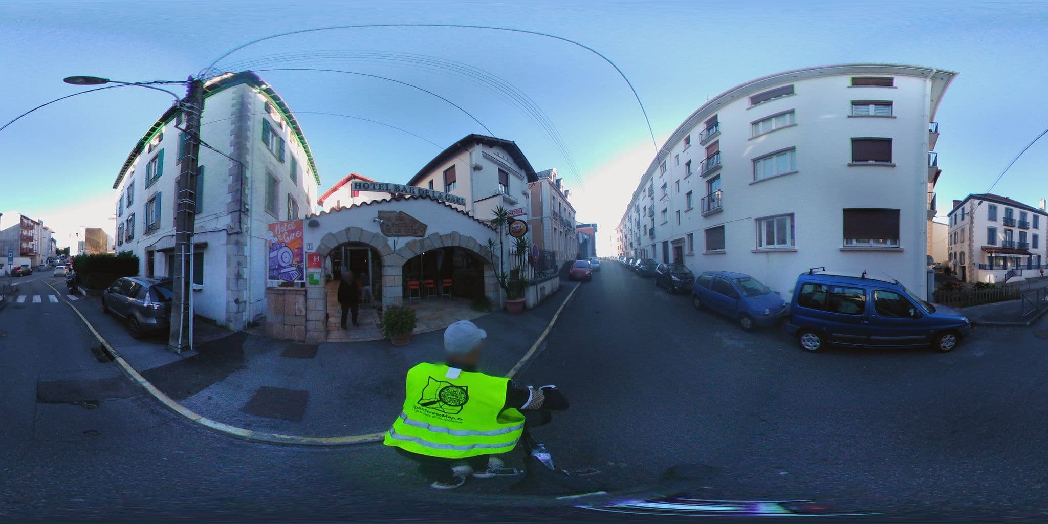 Street view near Hôtel Bar de la Gare, Hendaye — © cartocite (CC BY-SA · Mapillary)