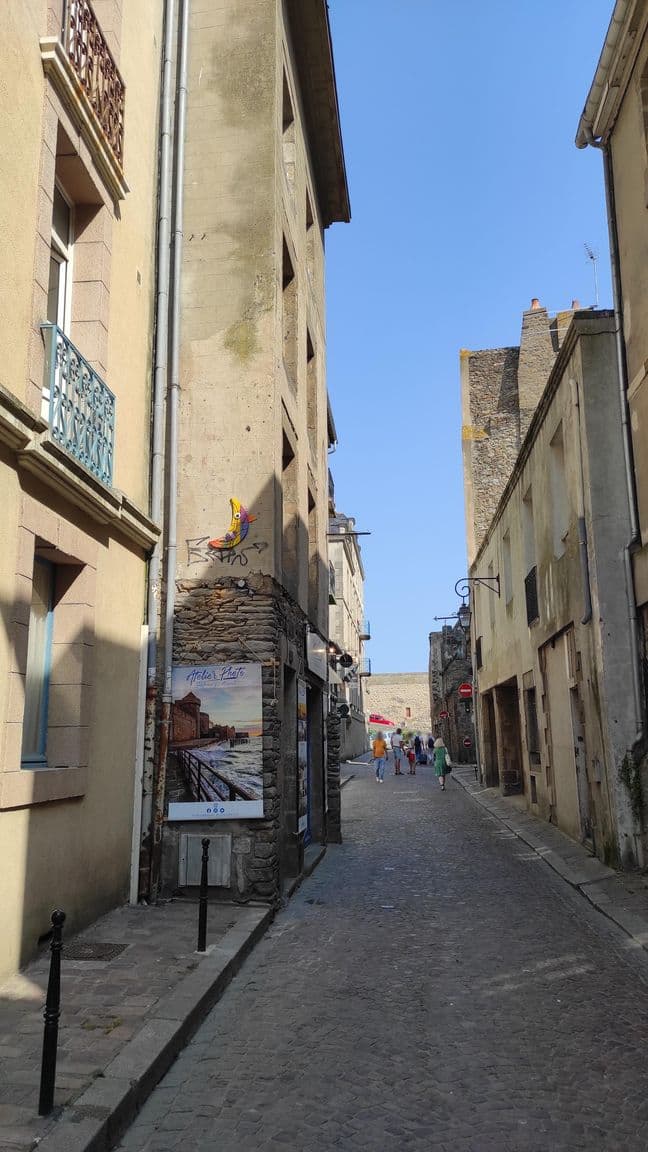 Street view near Le Nautilus, Saint-Malo — © yod4z (CC BY-SA · Mapillary)