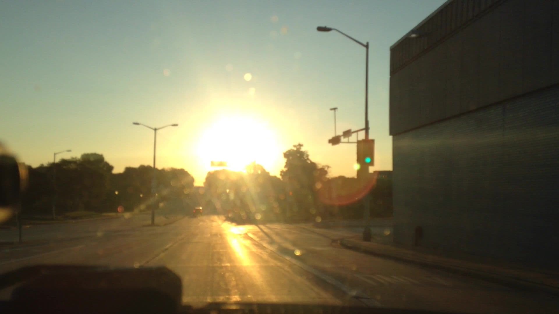 Street view near Isadoras, West Bend — © lvl5 (CC BY-SA · Mapillary)
