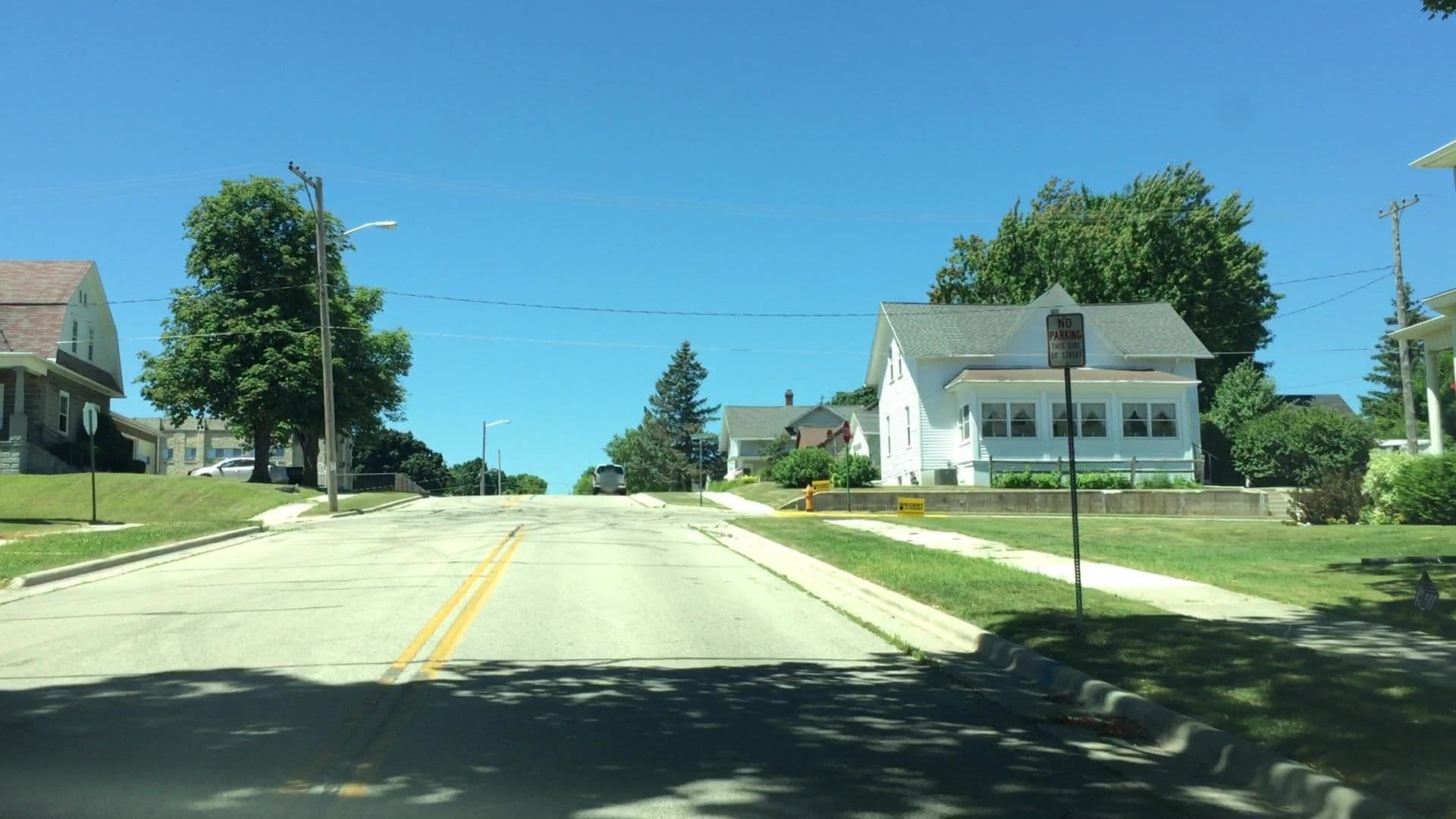 Street view near Growe's Guest House, New Holstein — © lvl5 (CC BY-SA · Mapillary)