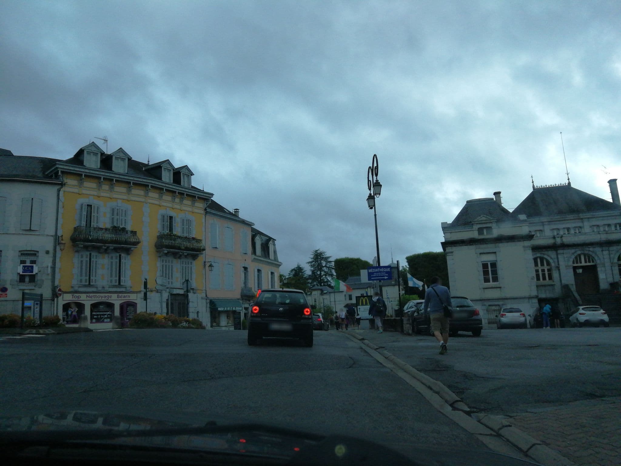 Street view near L'Astrolabe, Oloron-Sainte-Marie — © jerome_pietri (CC BY-SA · Mapillary)