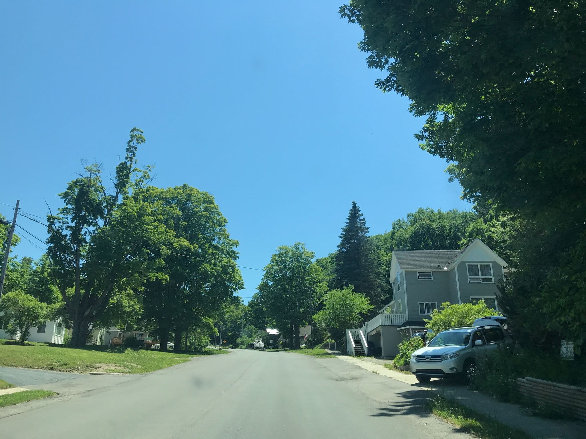 Street view near The Elliott House Bed & Breakfast, Greilickville — © motomurphyadv (CC BY-SA · Mapillary)