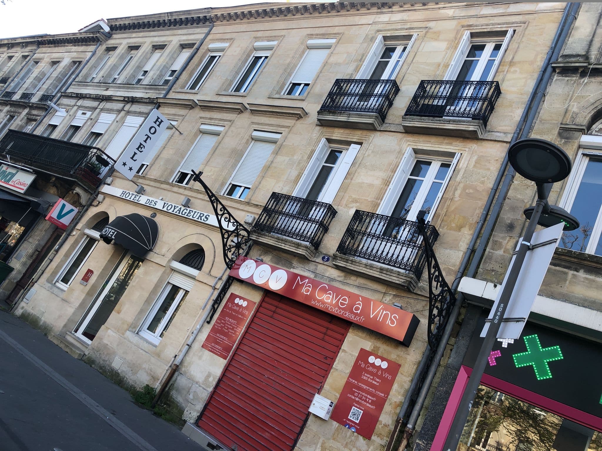 Street view near Hôtel des Voyageurs, Bordeaux — © gabbye (CC BY-SA · Mapillary)