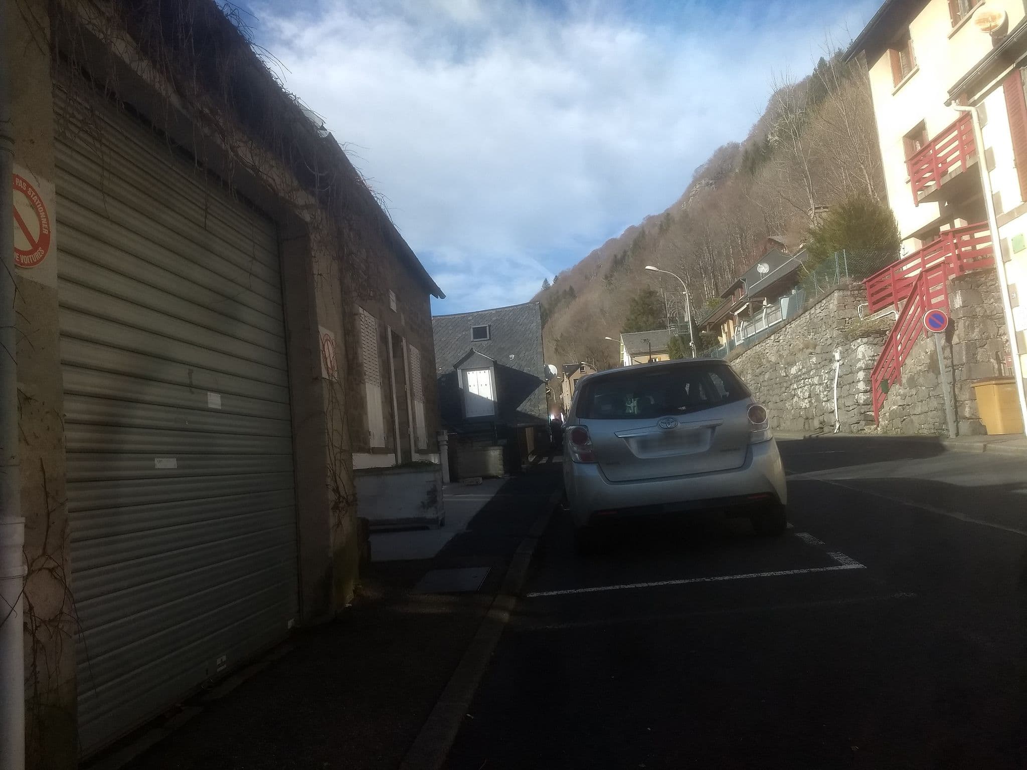 Street view near Chez Andréa, Mont-Dore — © kritic (CC BY-SA · Mapillary)