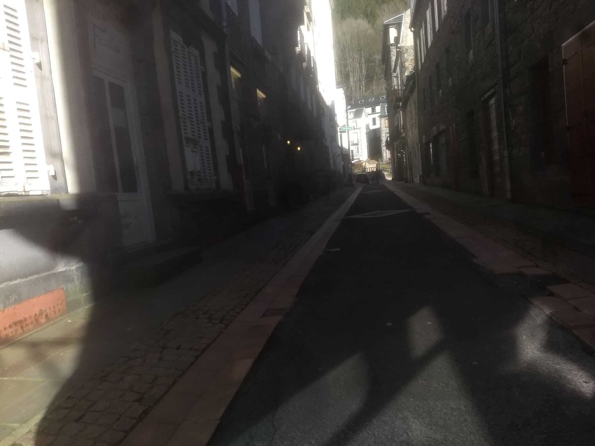 Street view near Hôtel des Monts d'Auvergne, Mont-Dore — © kritic (CC BY-SA · Mapillary)