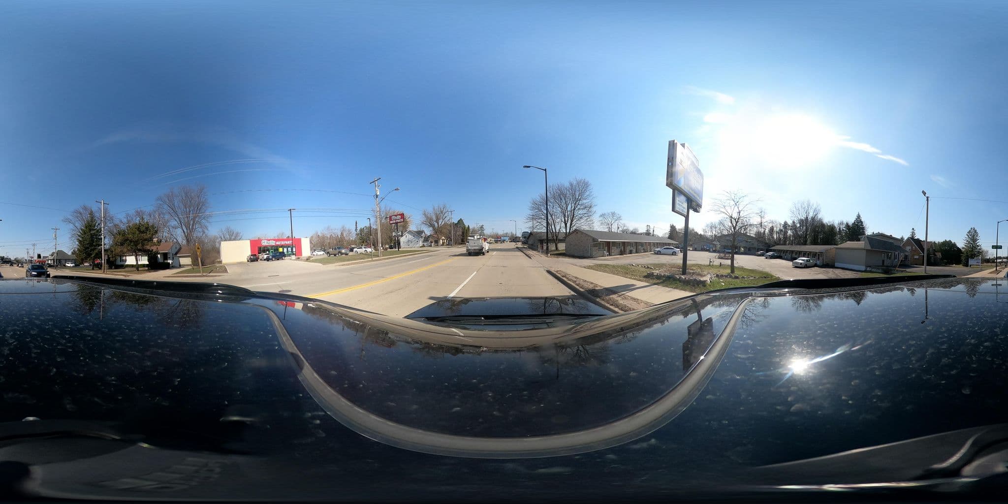 Street view near Marinette Inn, Marinette — © tonypd (CC BY-SA · Mapillary)