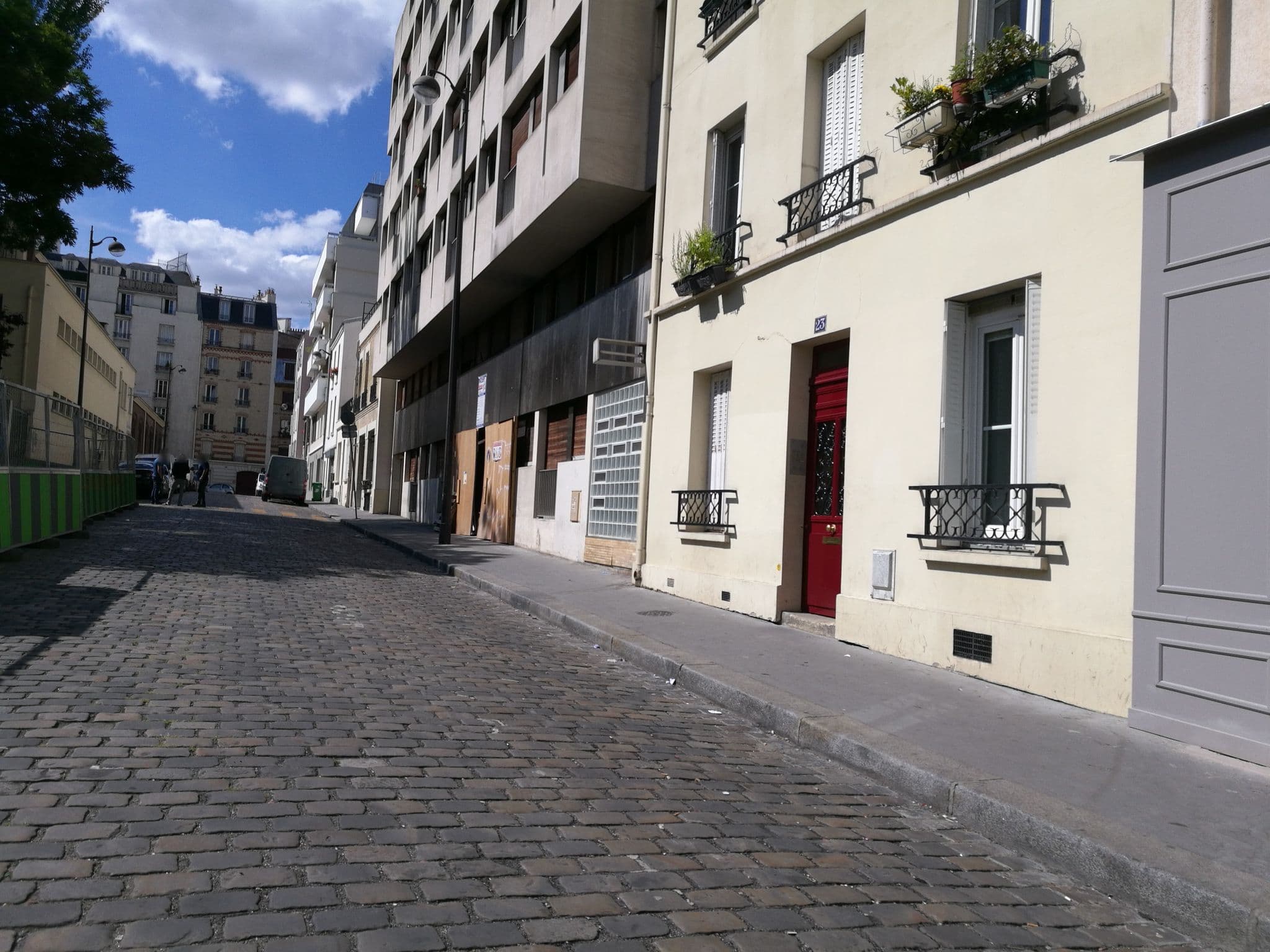 Street view near Hôtel Dalila, Paris 18 Buttes-Montmartre — © lga (CC BY-SA · Mapillary)