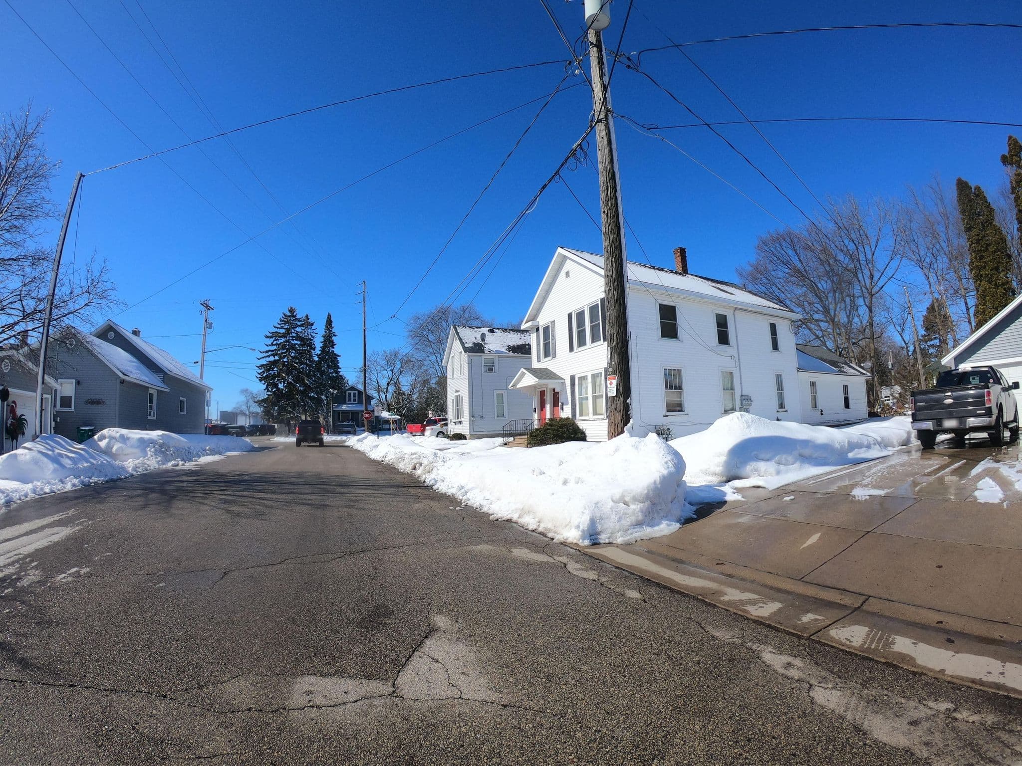 Street view near Riverside Manor, Marinette — © theman (CC BY-SA · Mapillary)