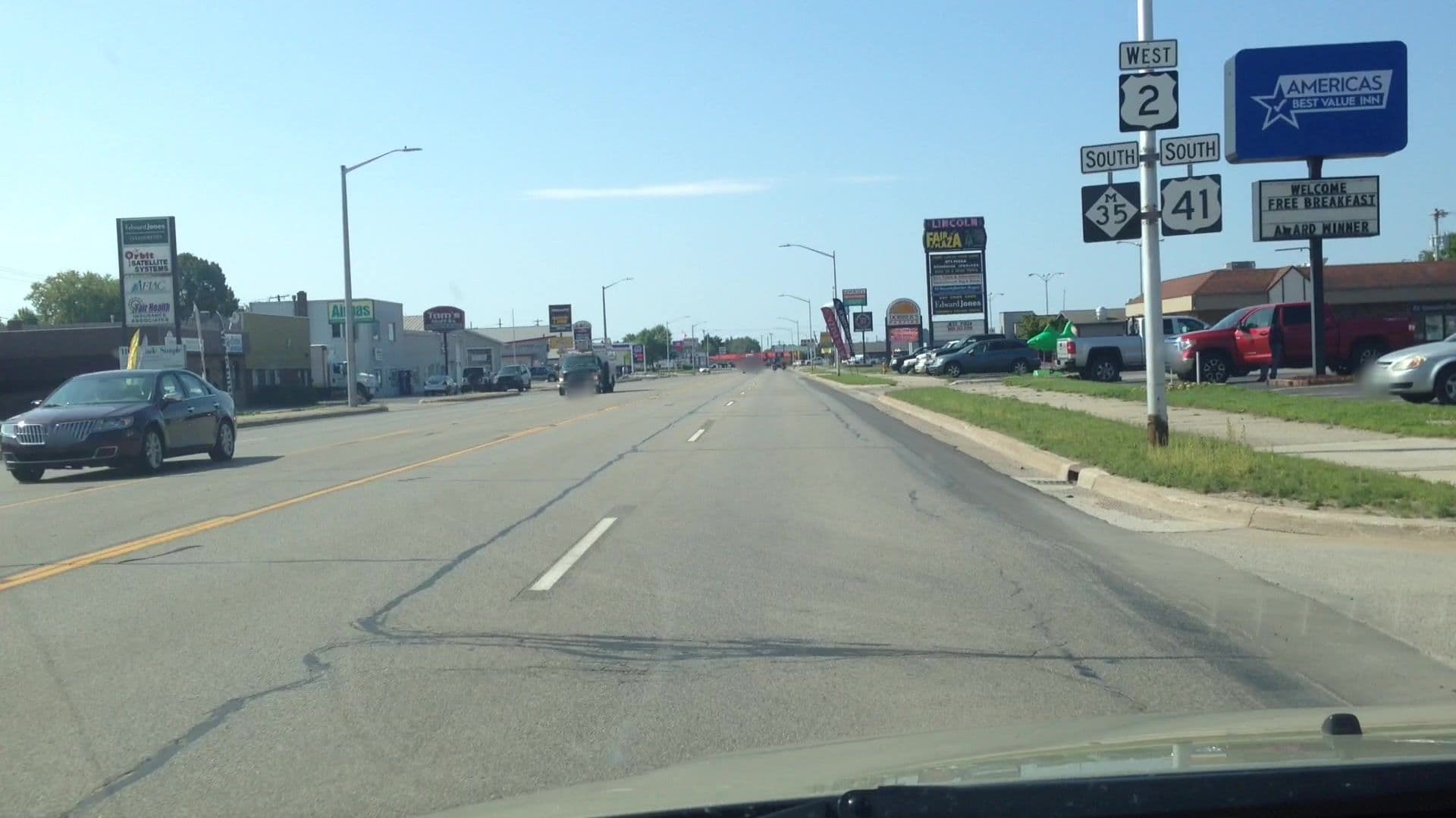 Street view near Americas Best Value Inn Escanaba, Escanaba — © lvl5 (CC BY-SA · Mapillary)